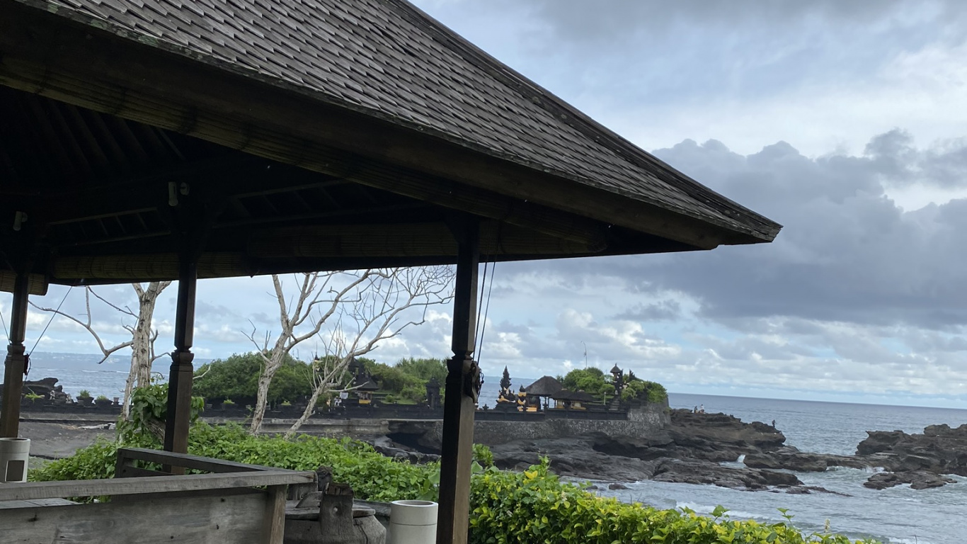 Обои Индонезия, бали, облако, тень, почвопокровная в разрешении 1366x768