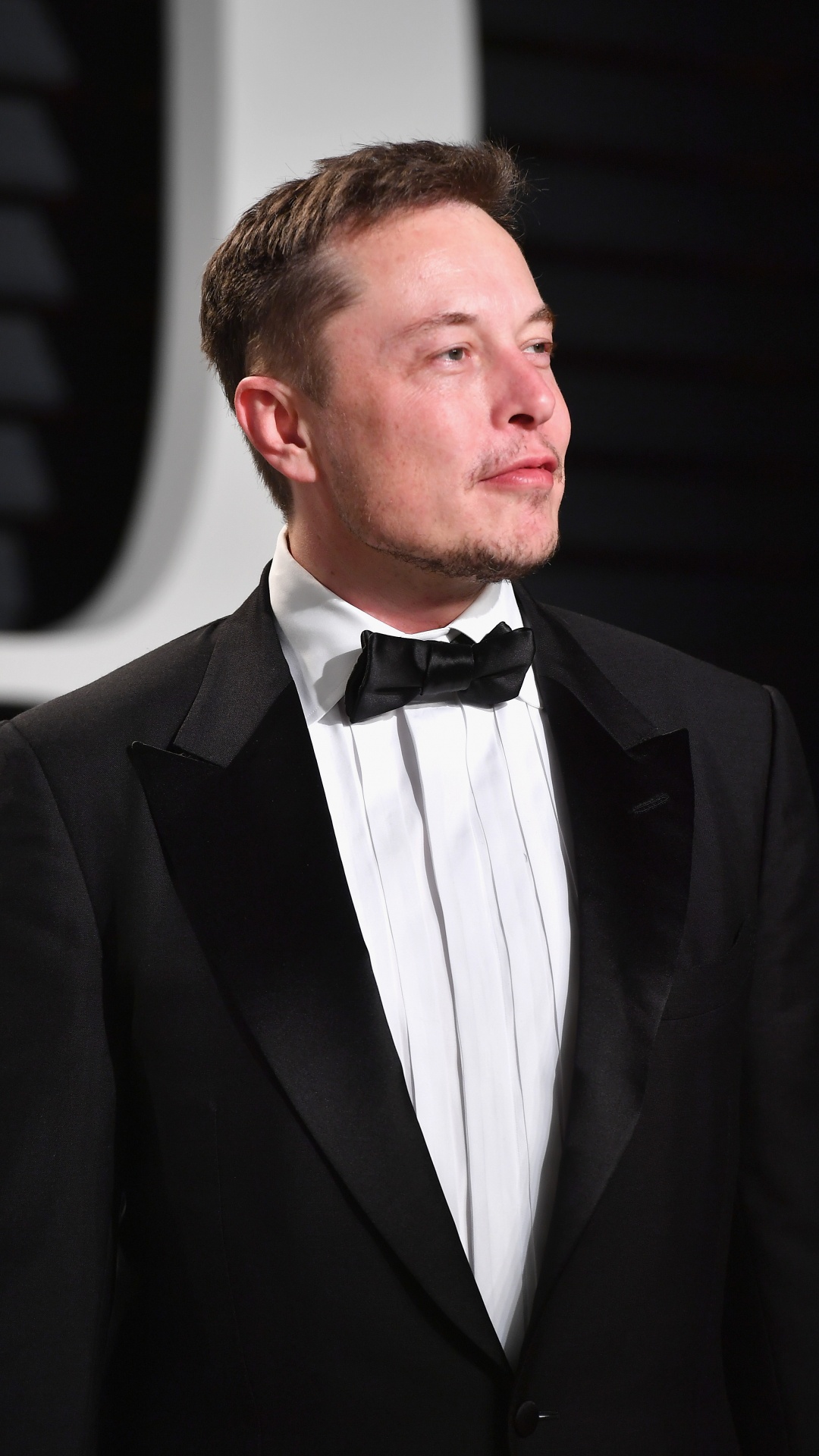 Обои Илон Маск, Tesla Model 3, официальная одежда, мужчина, предприниматель в разрешении 1080x1920