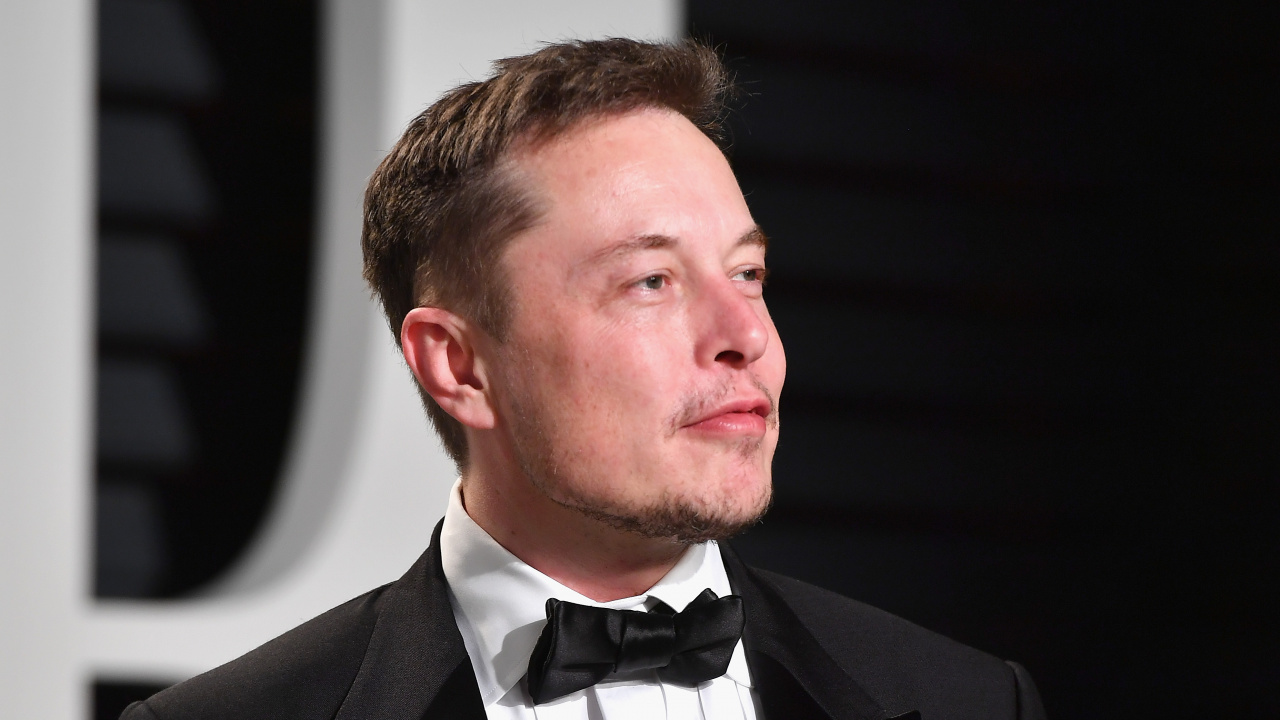 Обои Илон Маск, Tesla Model 3, официальная одежда, мужчина, предприниматель в разрешении 1280x720