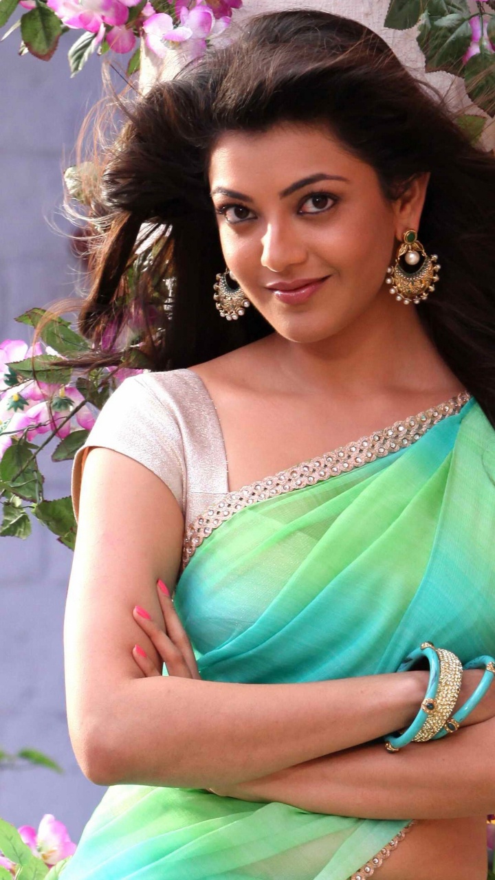 Обои Джилла, пакка местный, прическа, плечо, мимика в разрешении 720x1280