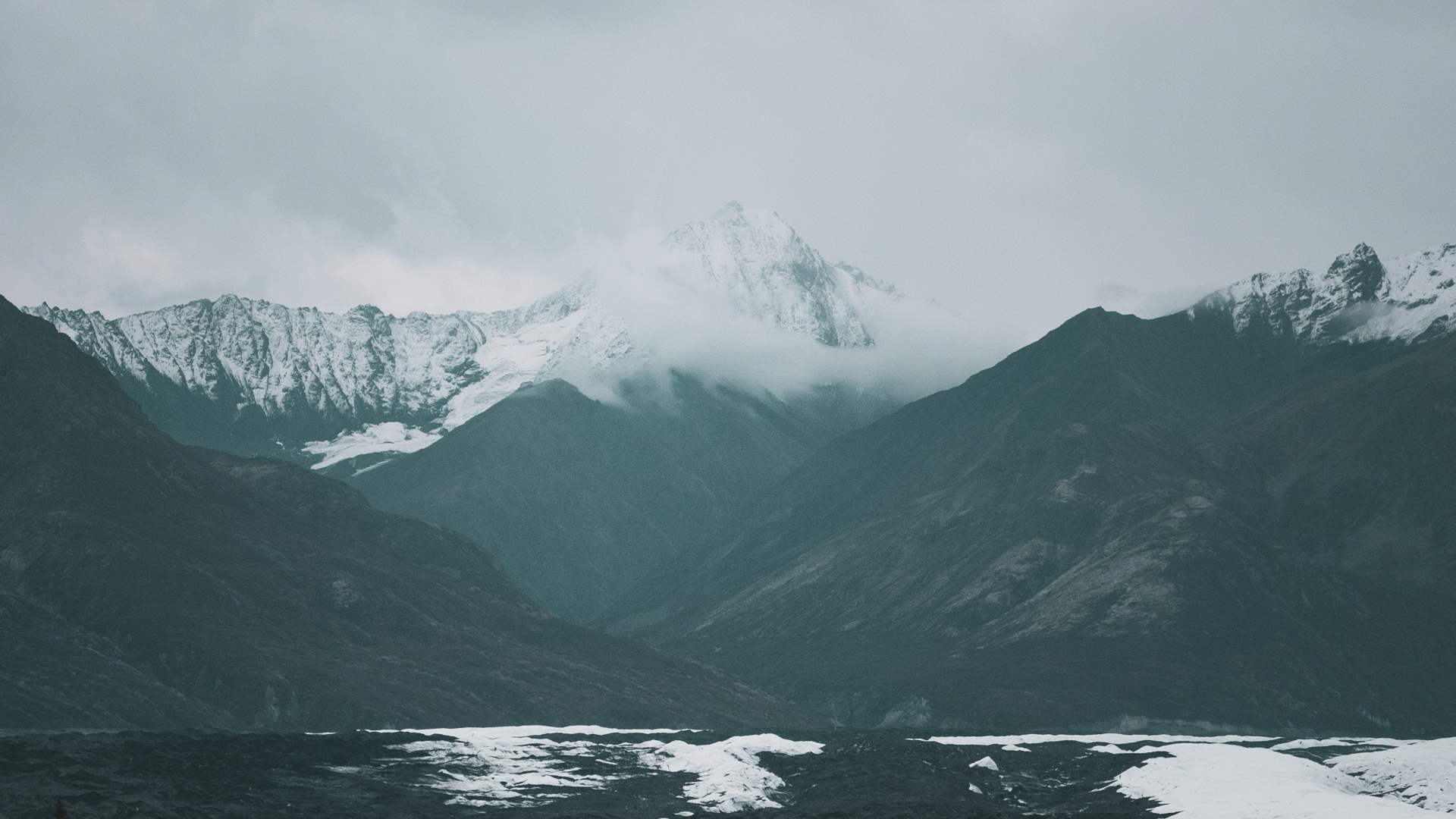 Обои горный хребет, озеро, пейзажи гор, горная станция, Упал в разрешении 1920x1080