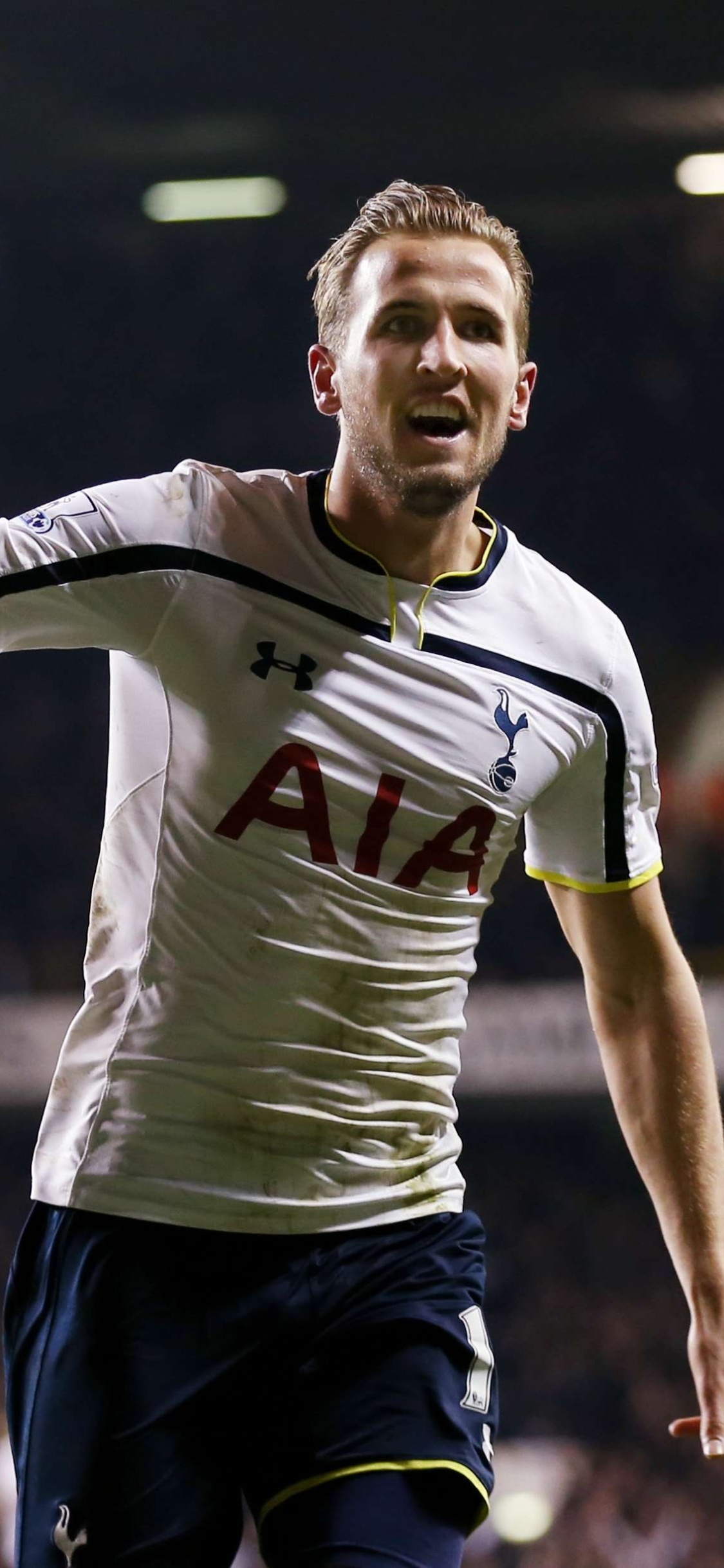 Обои спортивный инвентарь, футболист, чемпионат, игрок, Премьер Лига в разрешении 1125x2436