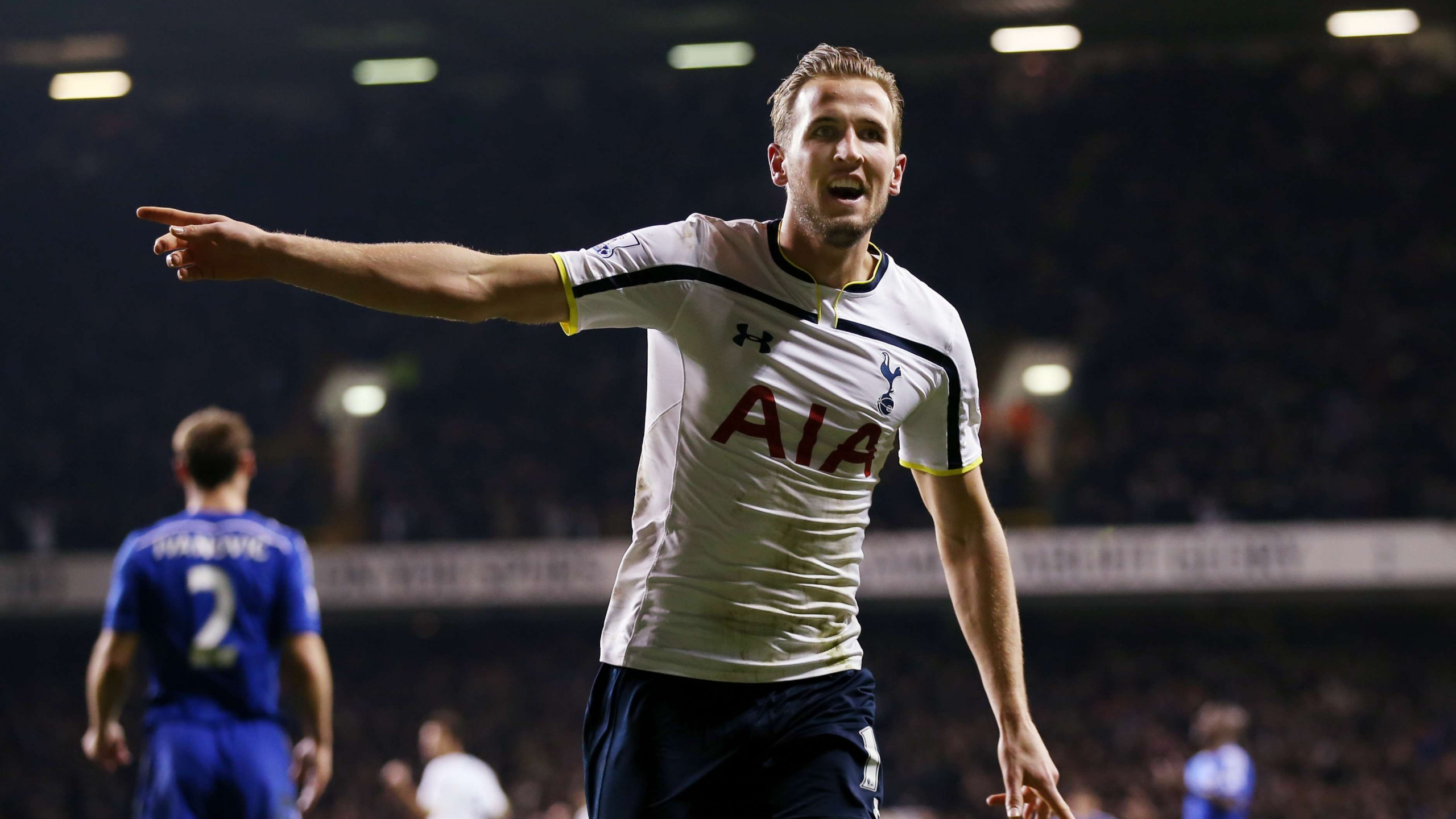 Обои спортивный инвентарь, футболист, чемпионат, игрок, Премьер Лига в разрешении 2560x1440