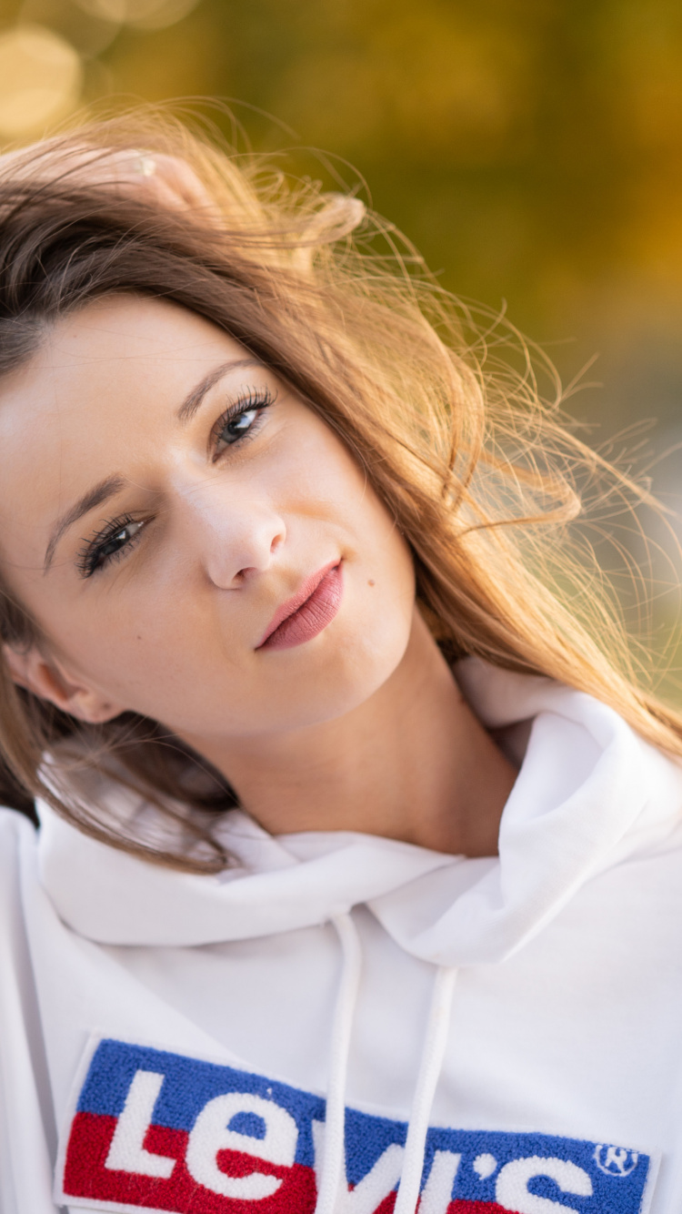 Обои ios, волосы, лицо, губа, плечо в разрешении 750x1334