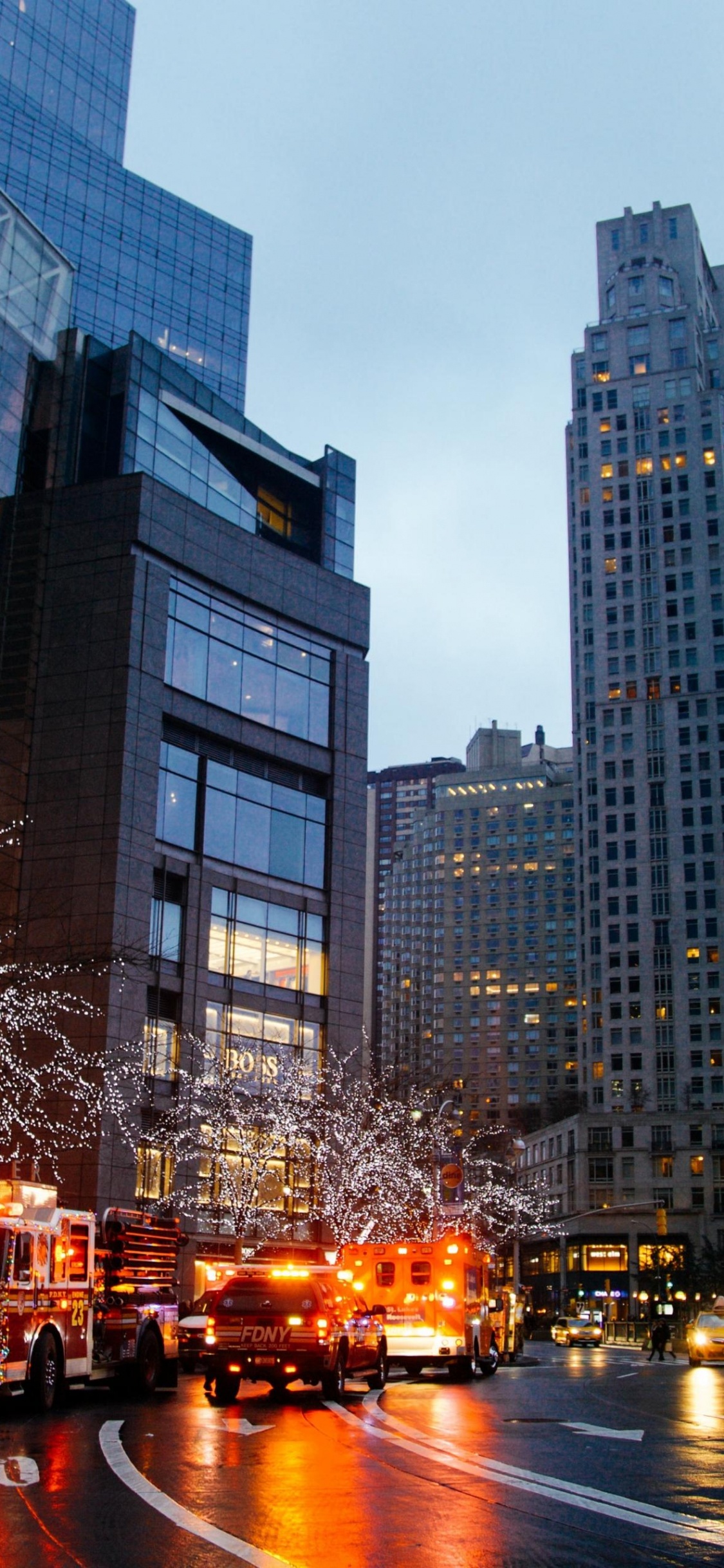 Обои здание, городской район, город, метрополия, небоскреб в разрешении 1125x2436