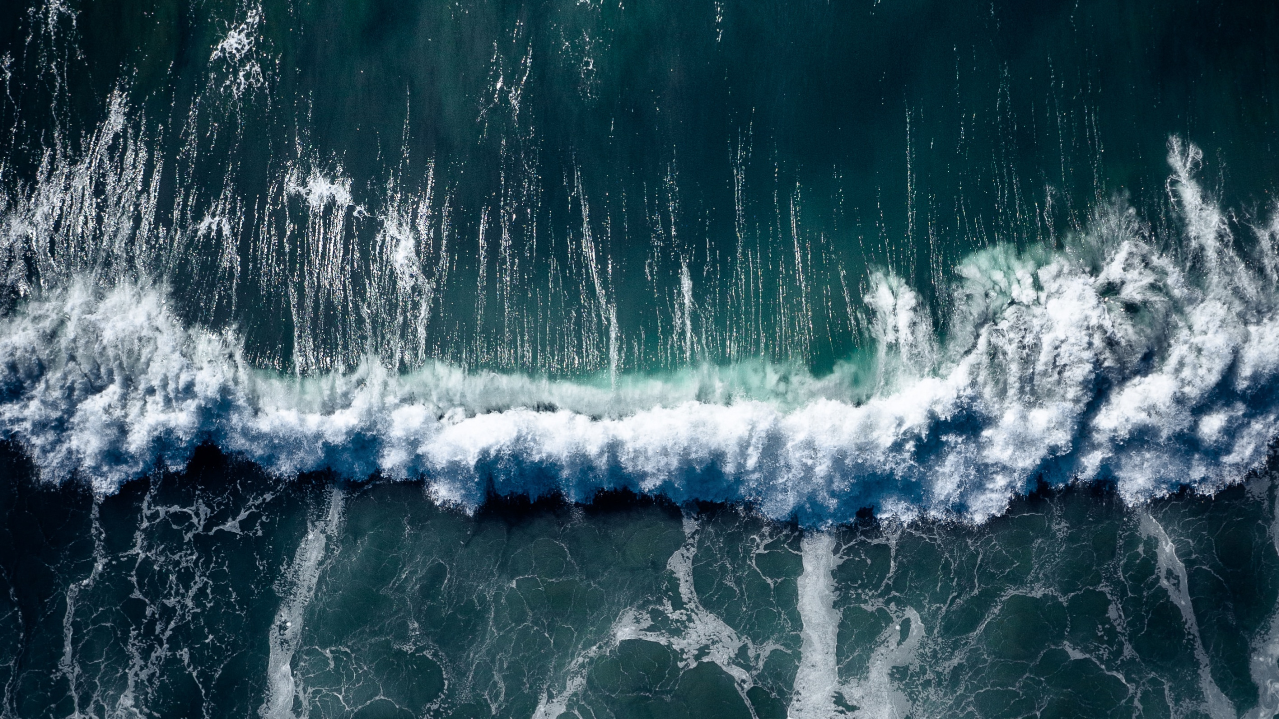 Обои море, вода, волна, синий, природа в разрешении 2560x1440