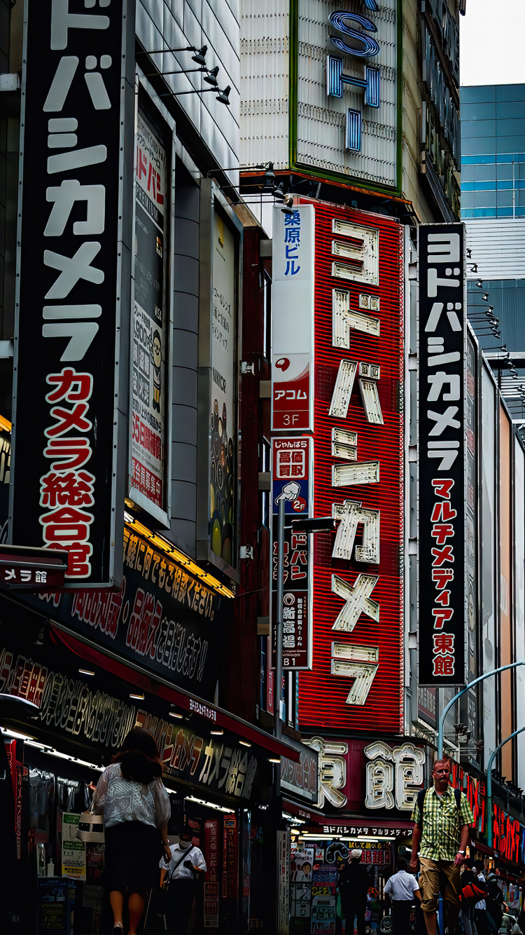 Обои ориентир, улица, здание, рекламный щит, город в разрешении 750x1334