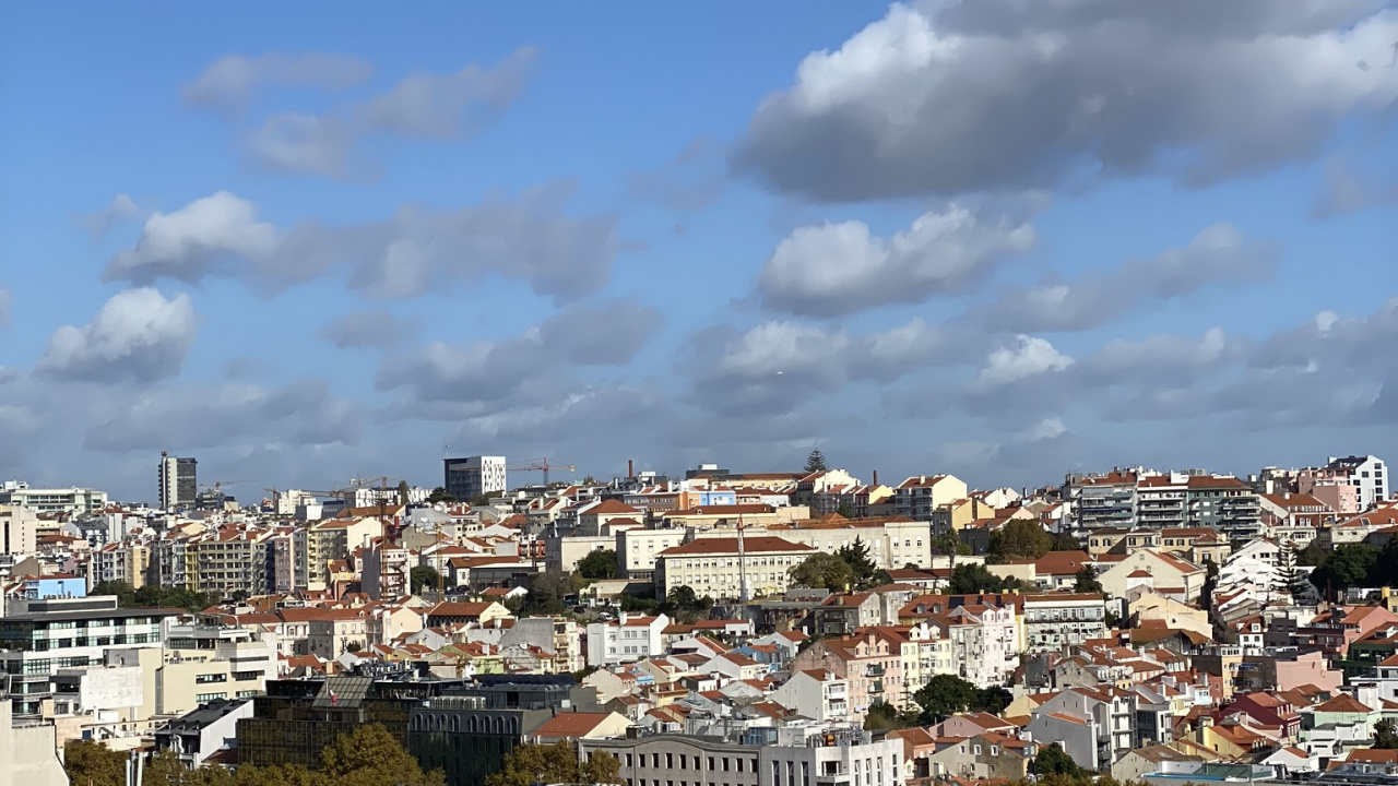 Обои дневное время, жилой район, соседство, облако, городской район в разрешении 1280x720