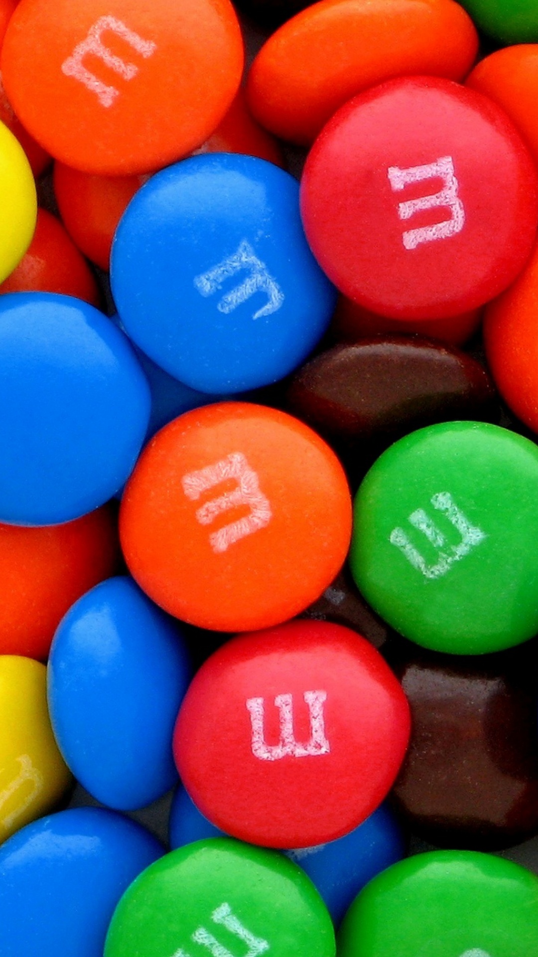 Обои конфета, мяч, красочность, пластик, шоколад в разрешении 1080x1920