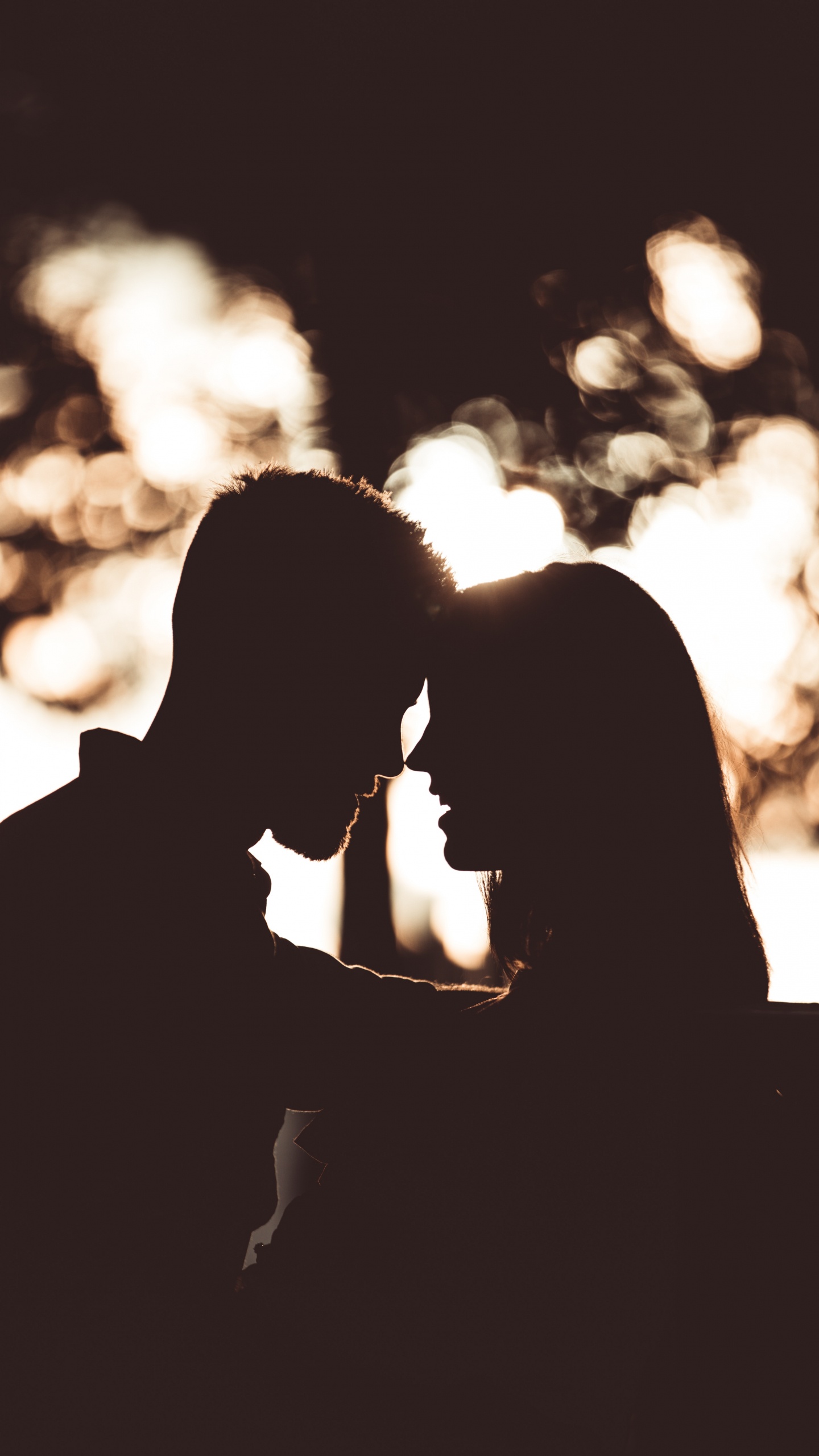 Обои роман, пара, поцелуй, силуэт, любовь в разрешении 1440x2560