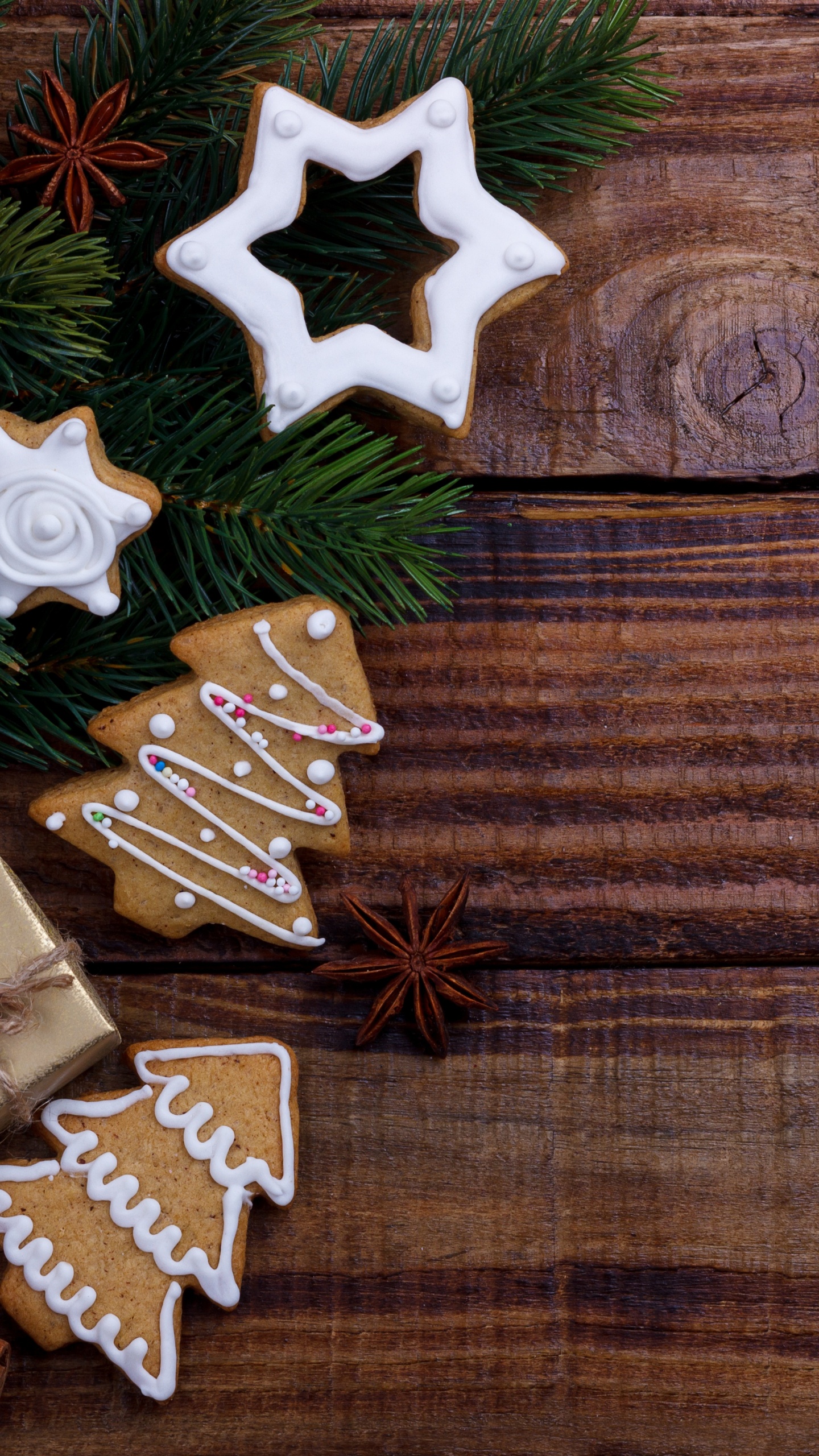 Обои Рождество, Рождественские украшения, Новый год, коричневый цвет, рождественский орнамент в разрешении 1440x2560