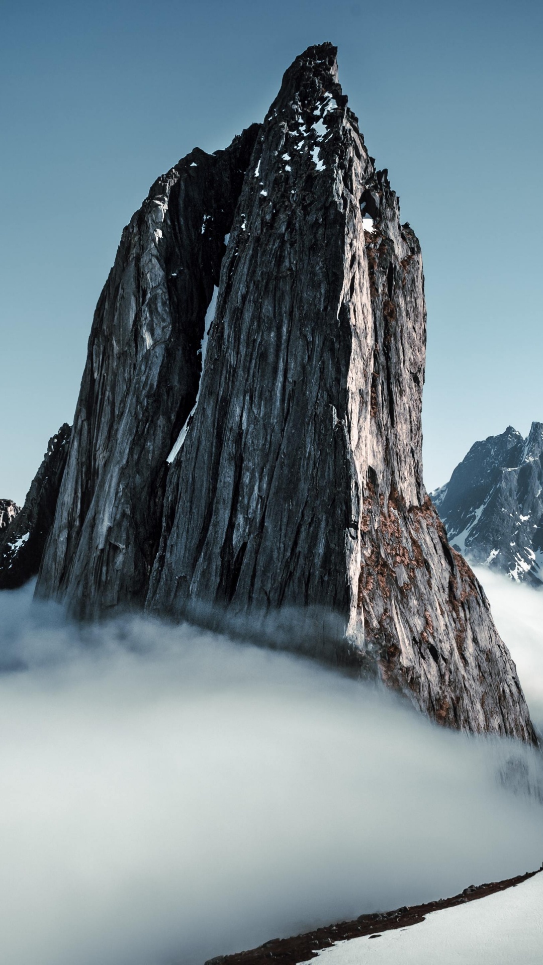 Обои зимний пейзаж 5k, пейзаж, облако, гора, снег в разрешении 1080x1920