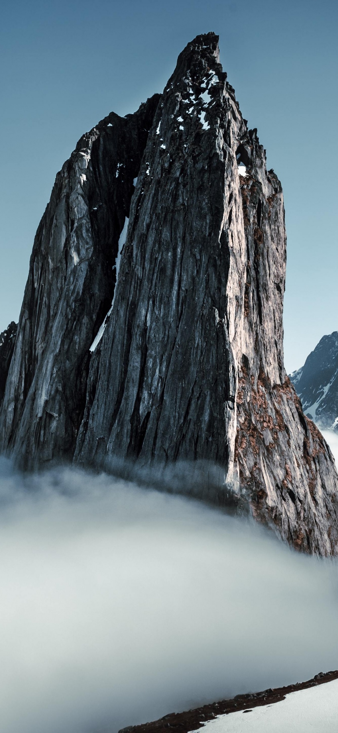 Обои зимний пейзаж 5k, пейзаж, облако, гора, снег в разрешении 1125x2436