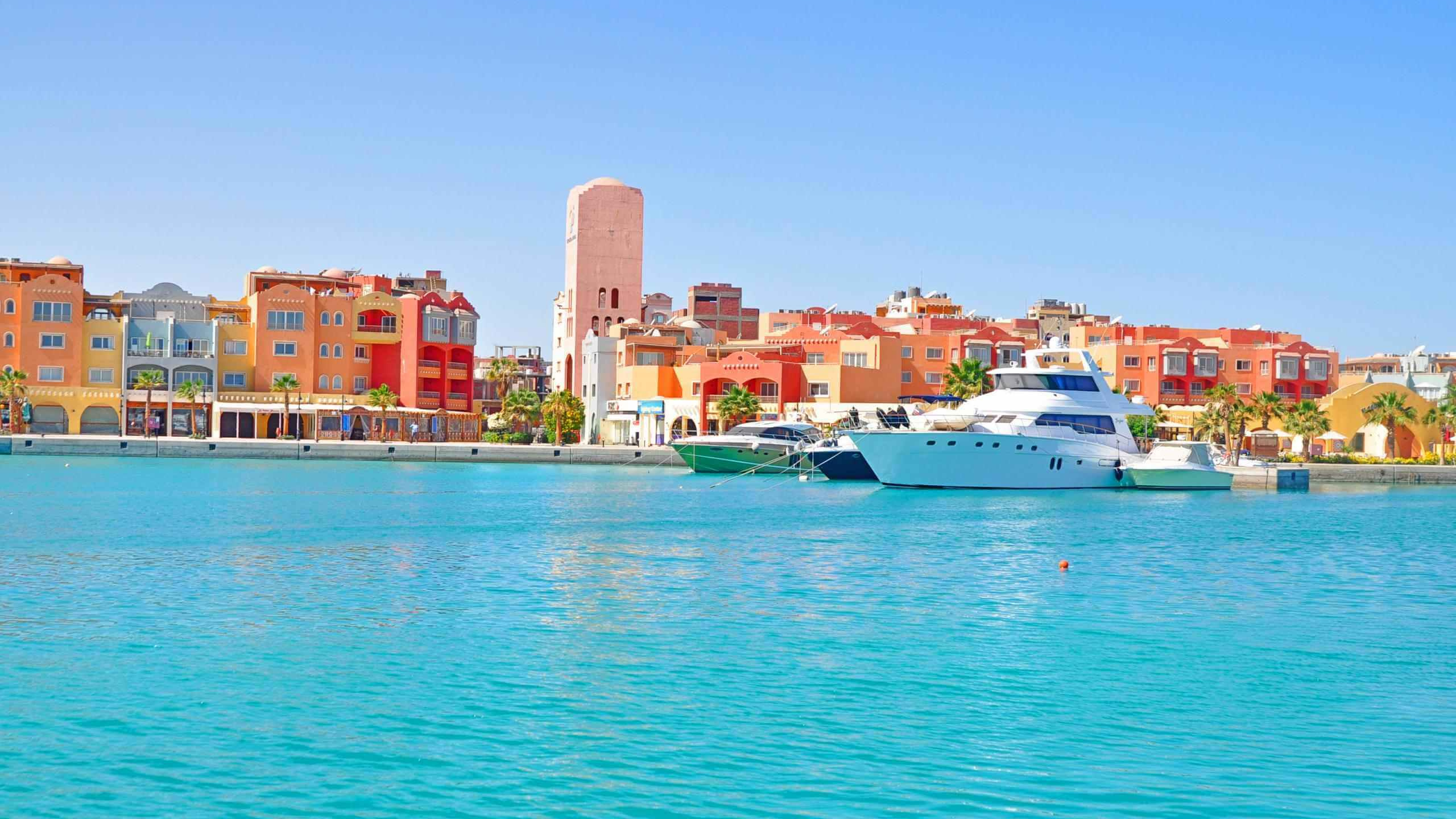 Обои туризм, перевозка воды, город, море, водный путь в разрешении 2560x1440