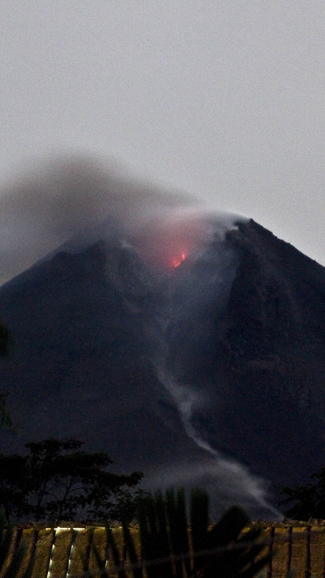 Обои типы вулканических извержений, вулкан, лава, вулканический пепел, щитовой вулкан в разрешении 1080x1920