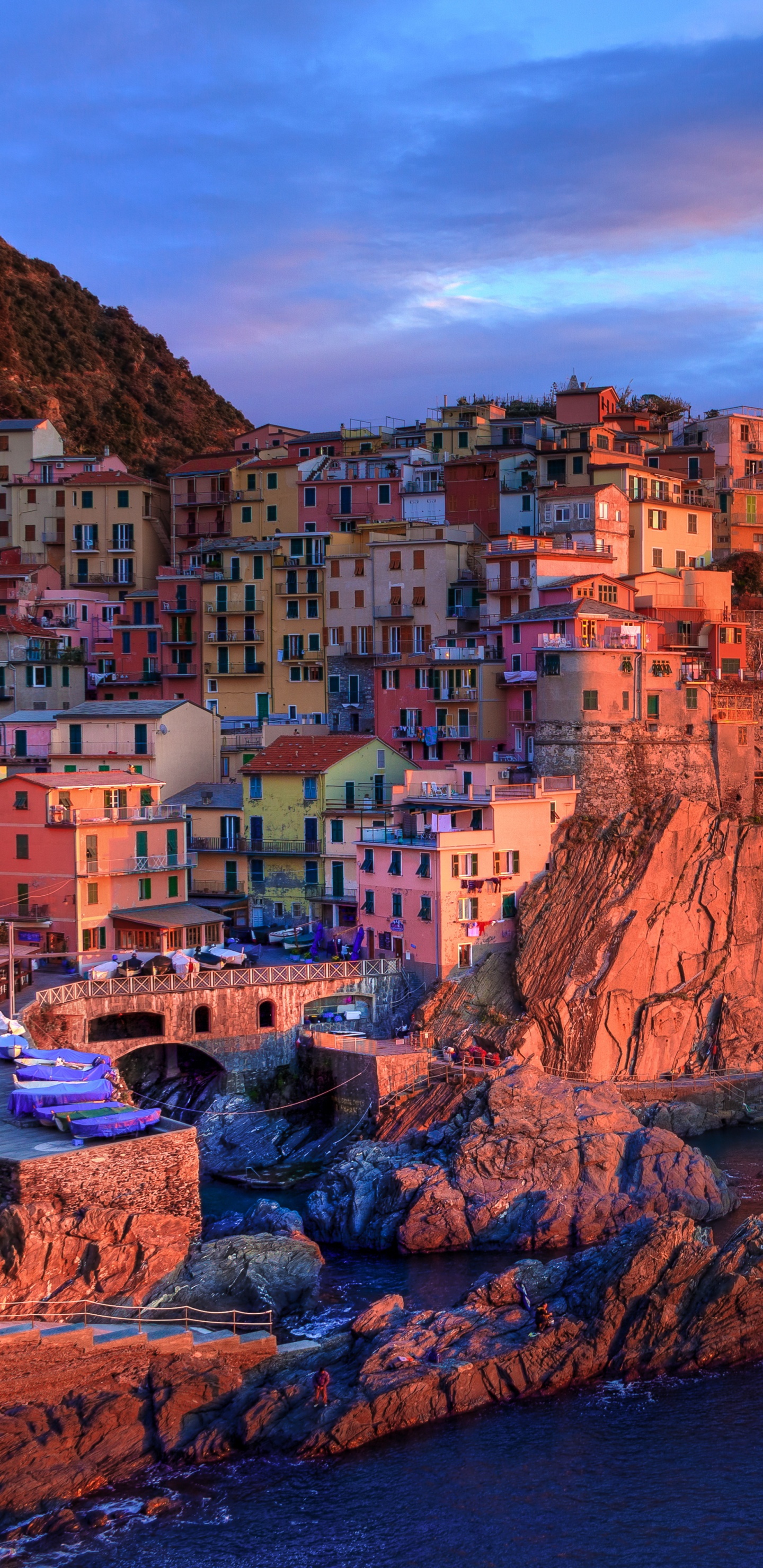 Обои Отель Casa Марселла Чинкве-Терре, побережье, обрыв, море, рок в разрешении 1440x2960