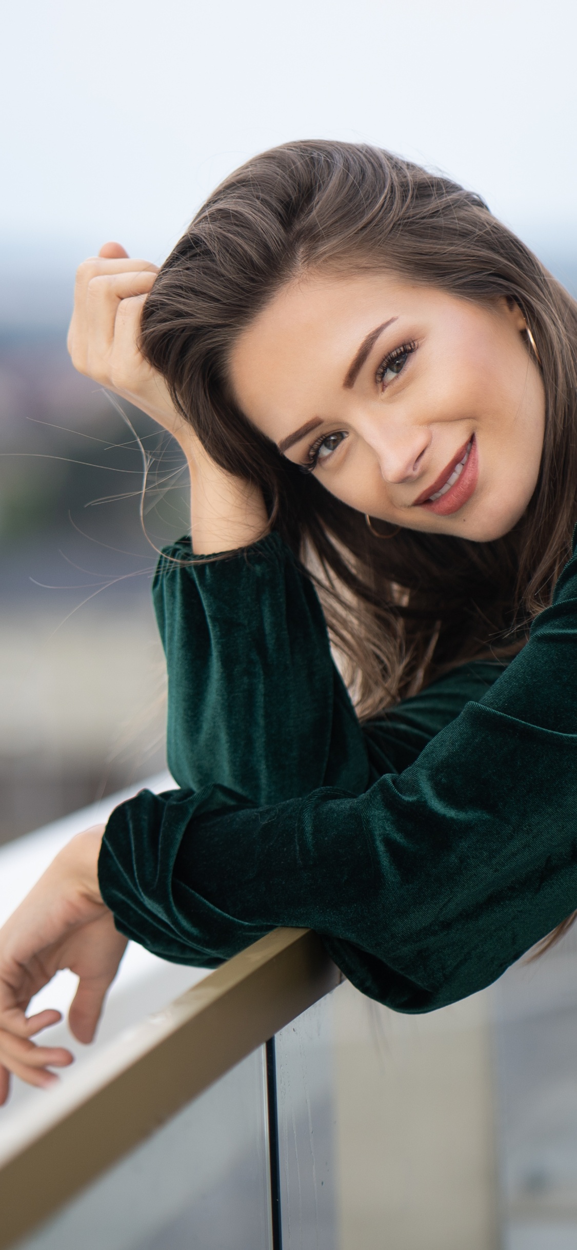 Обои красота, прическа, фэшн, длинные волосы, глаз в разрешении 1125x2436