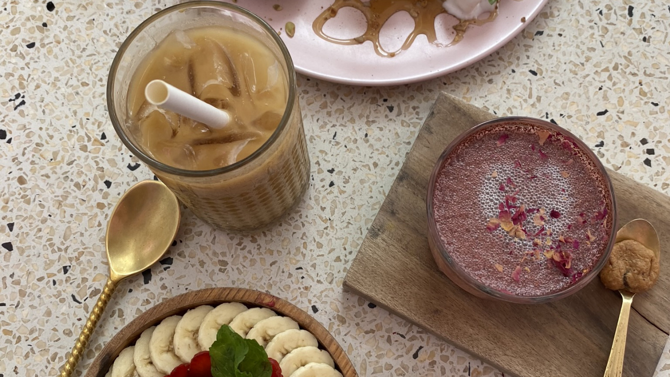 Обои завтрак, вегетарианская кухня, поздний завтрак, фрукты, пища в разрешении 1366x768