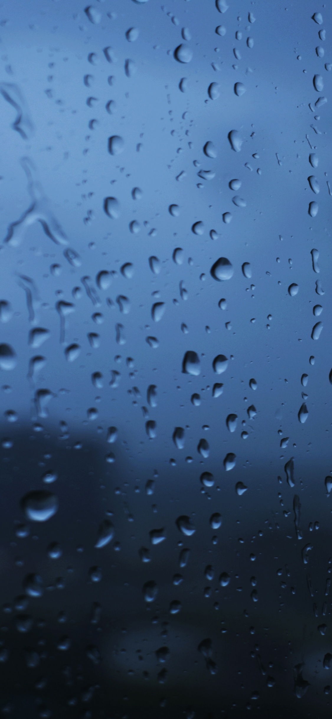 Обои падение, дождь, стекло, синий, вода в разрешении 1125x2436