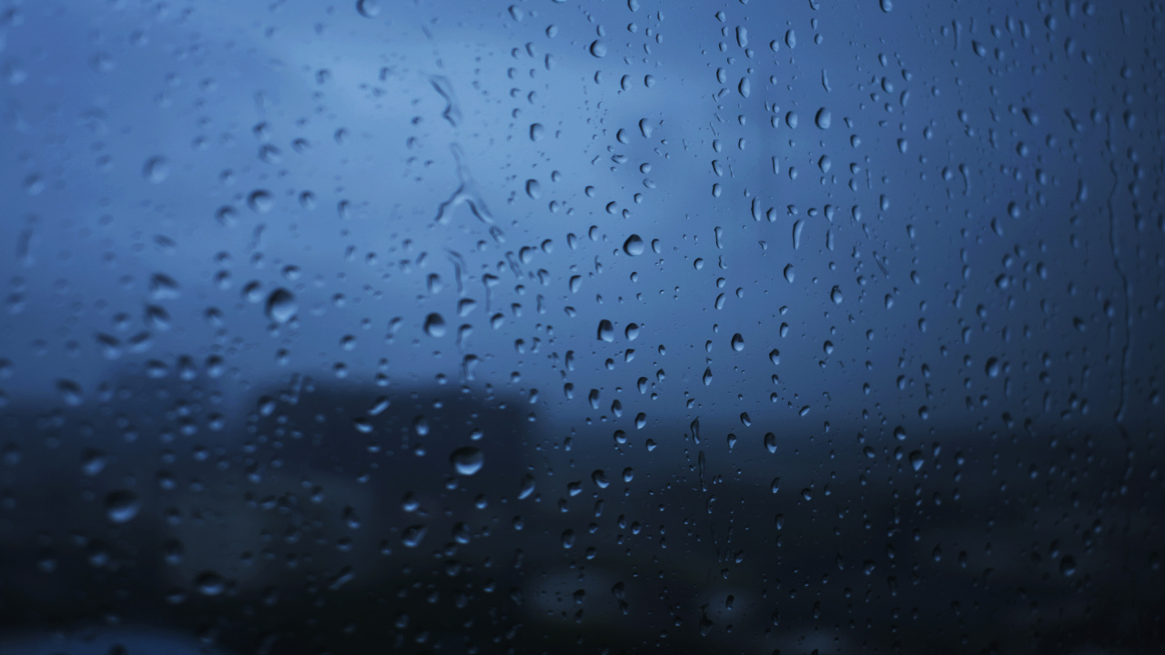 Обои падение, дождь, стекло, синий, вода в разрешении 1280x720