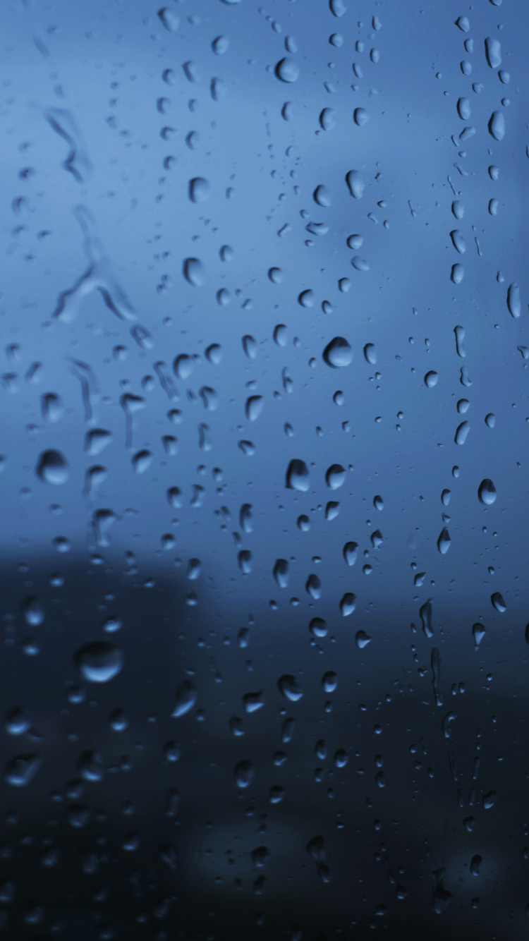 Обои падение, дождь, стекло, синий, вода в разрешении 750x1334
