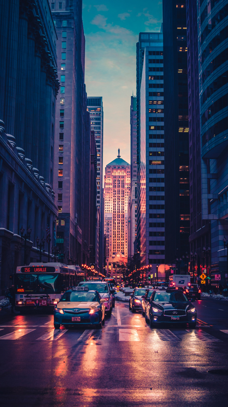 Обои город, легковые автомобили, здание, небоскреб, автомобильное освещение в разрешении 750x1334