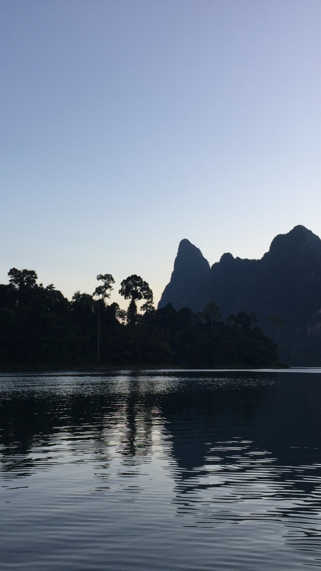 Обои отражение, природа, окружающая среда, природный ландшафт, гидроресурсы в разрешении 1080x1920