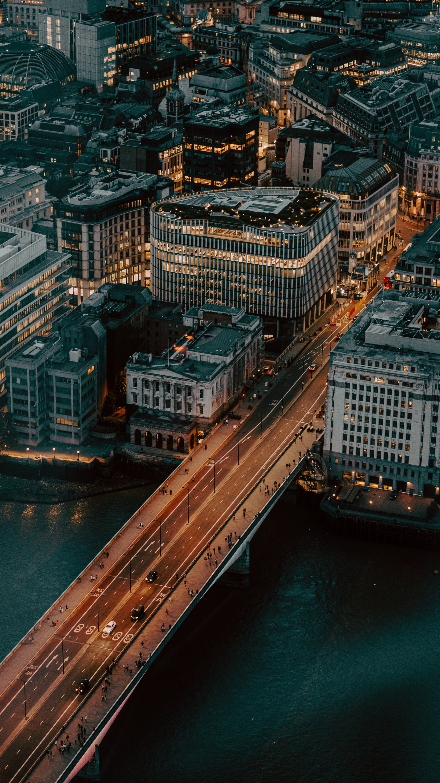 Обои населенный пункт, метрополия, архитектура, город, вода в разрешении 1440x2560