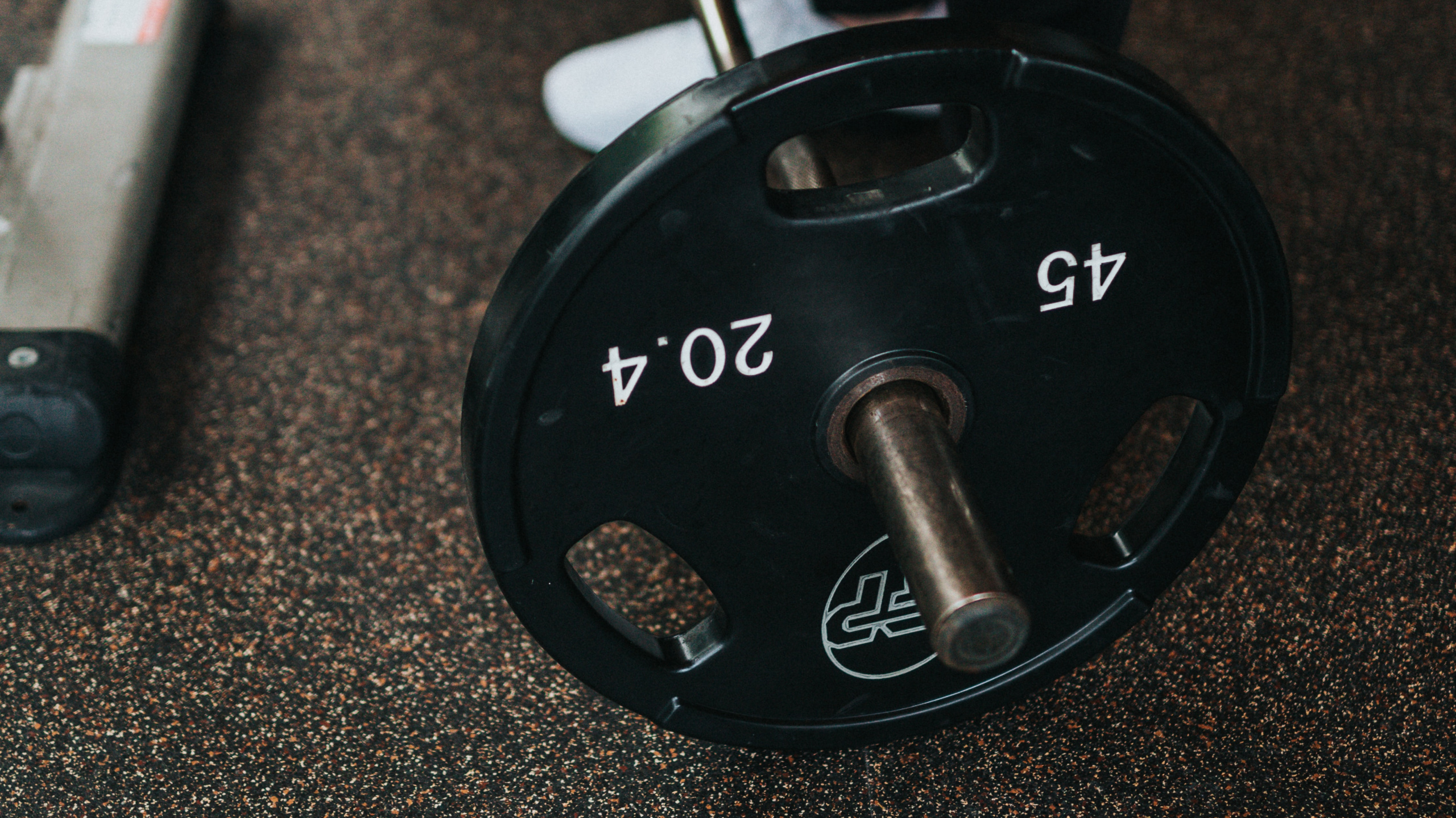 Обои автомобильные запчасти, колесо, природа, камера в разрешении 2560x1440