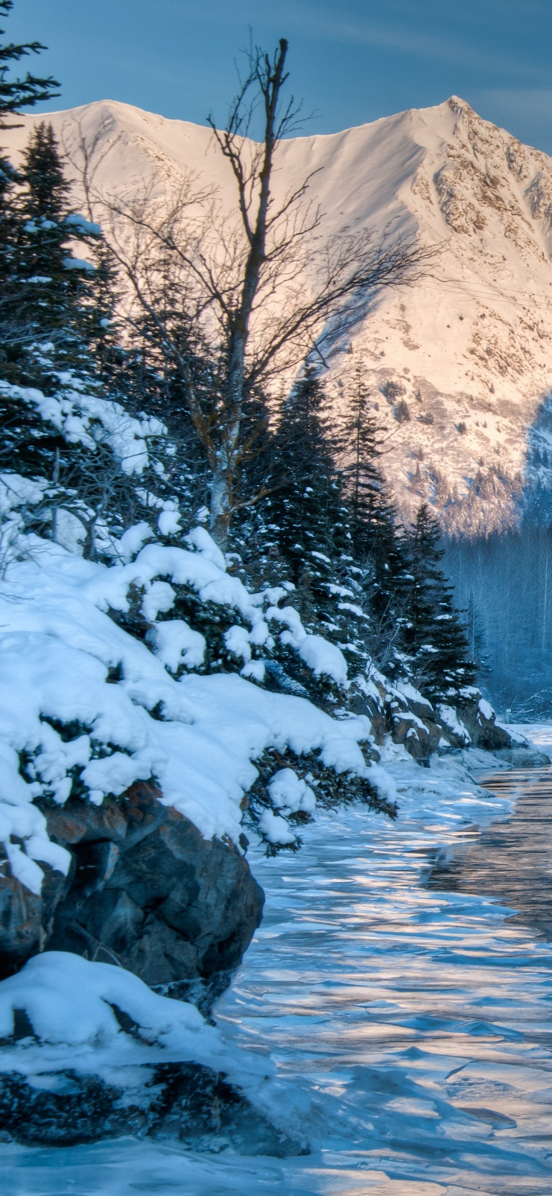 Обои гора, зима, природа, вода, дикая местность в разрешении 1125x2436