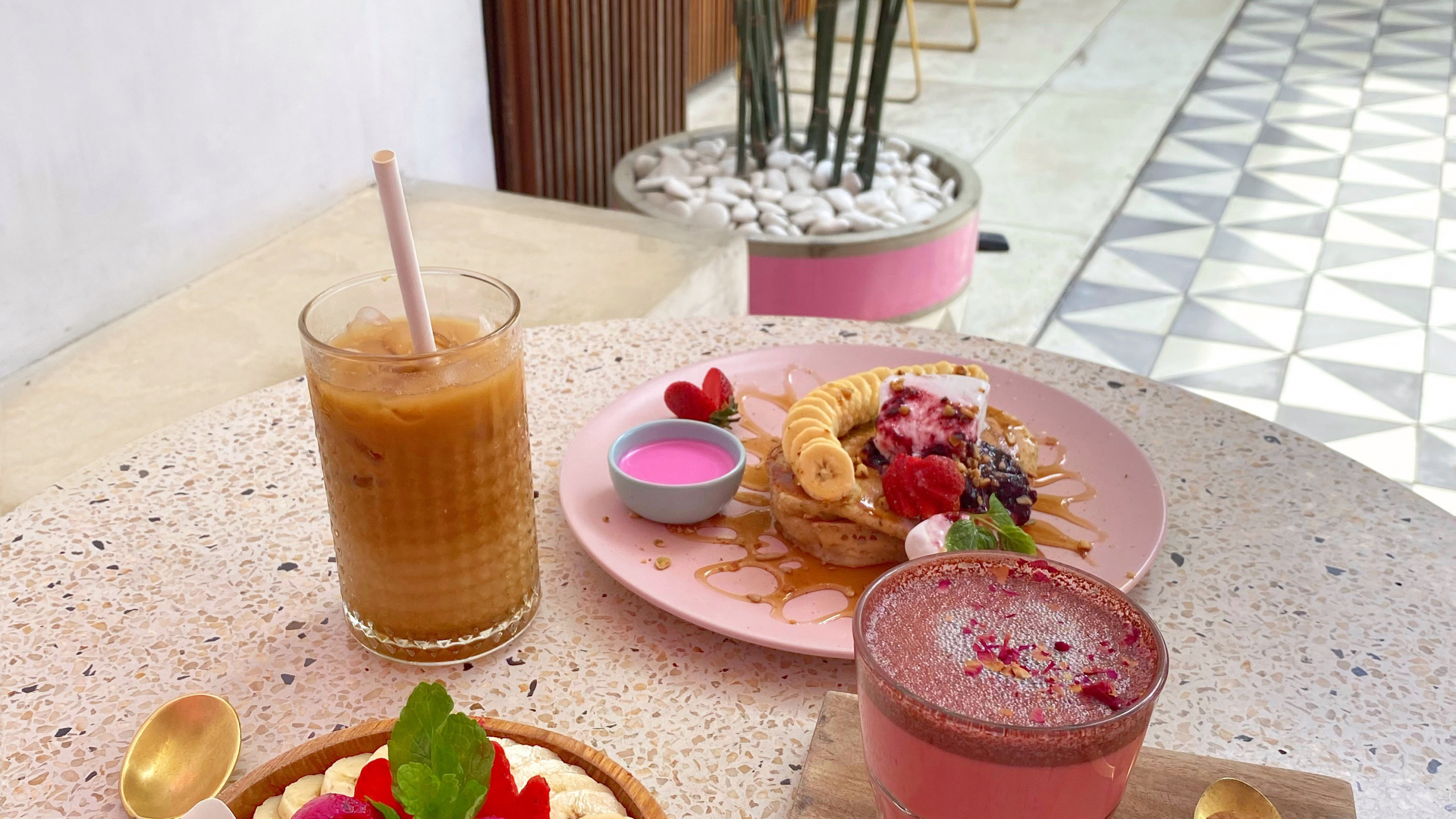 Обои поздний завтрак, завтрак, замороженный десерт, пища, таблица в разрешении 2560x1440