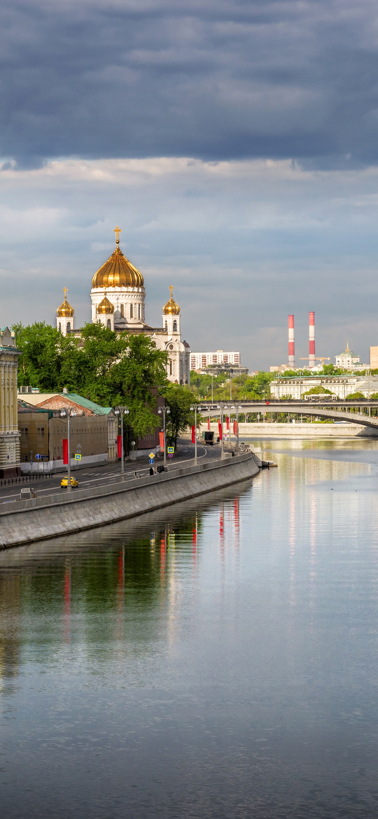 Обои Москва-река, реки, ориентир, город, водный путь в разрешении 1242x2688