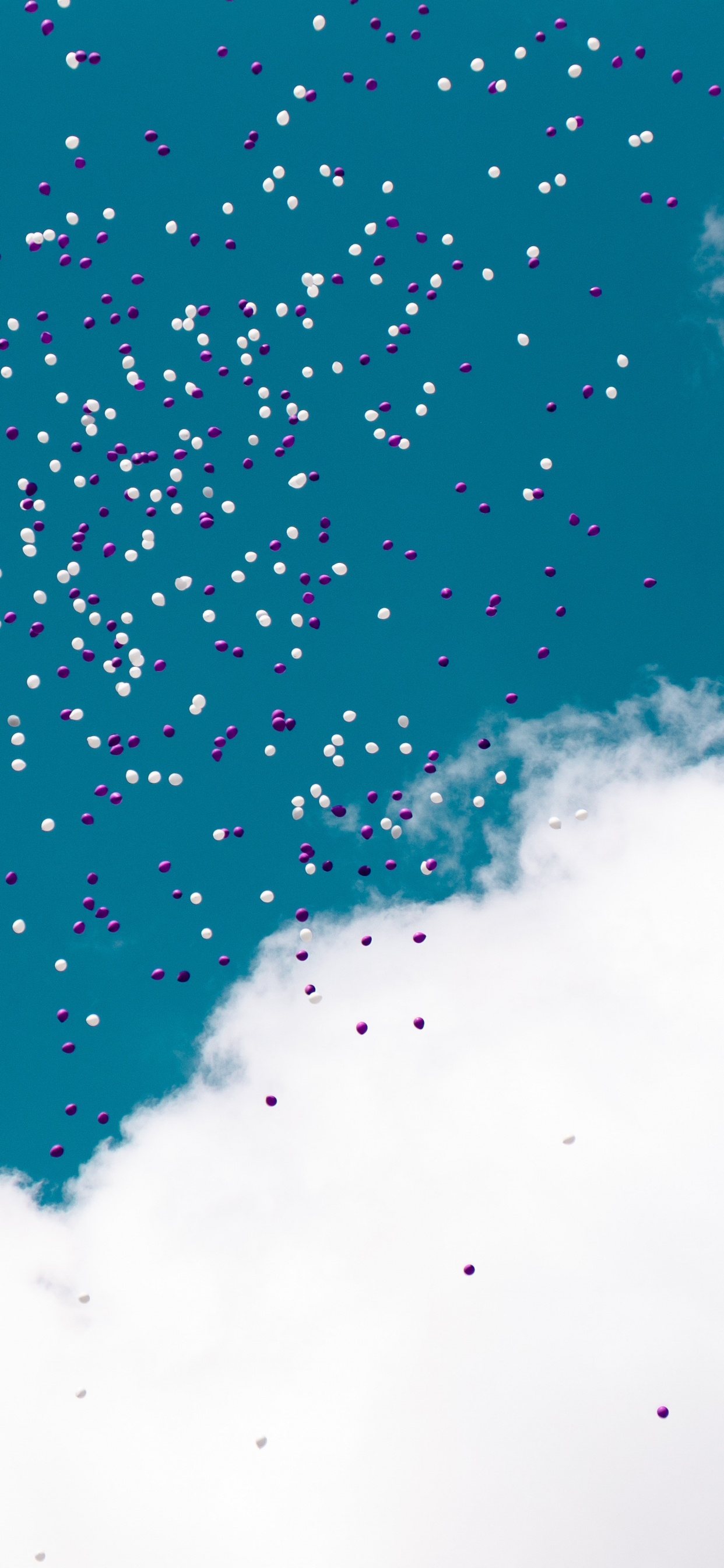 Обои воздушный шарик, синий, вода, бирюза, облако в разрешении 1242x2688