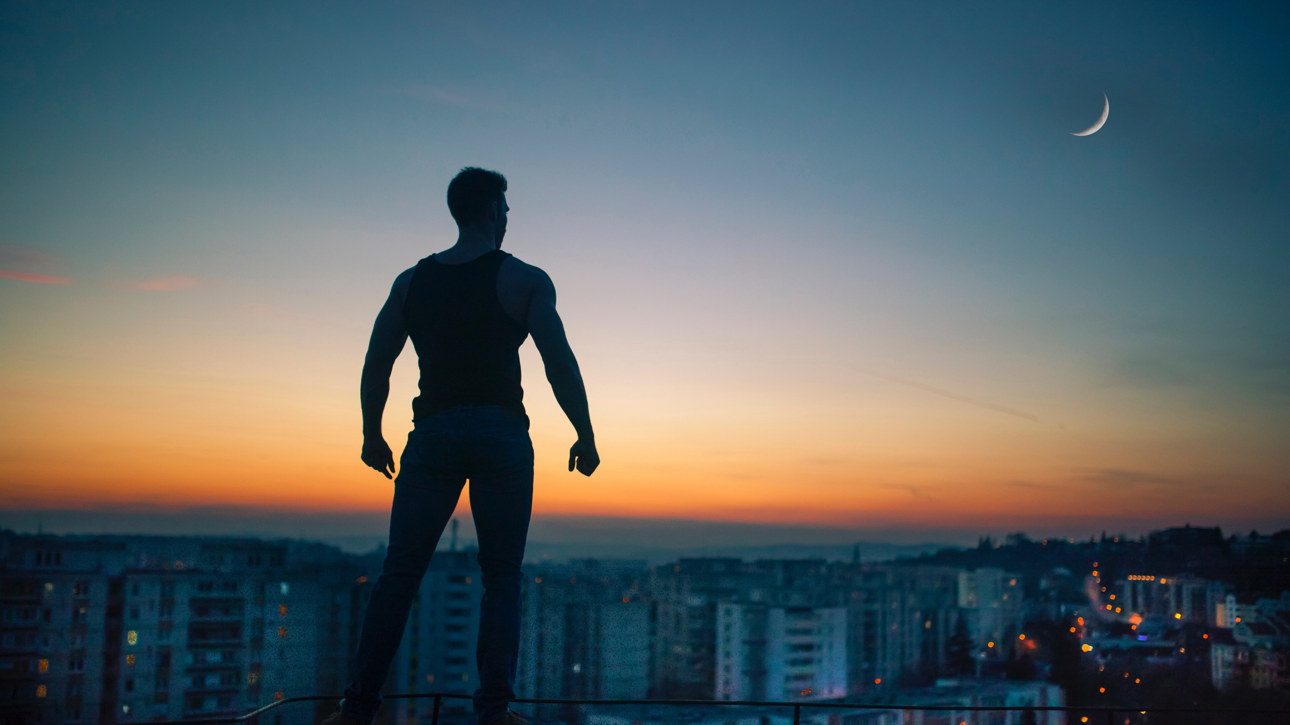 Обои мотивация, горизонт, стояние, вода, город в разрешении 2560x1440