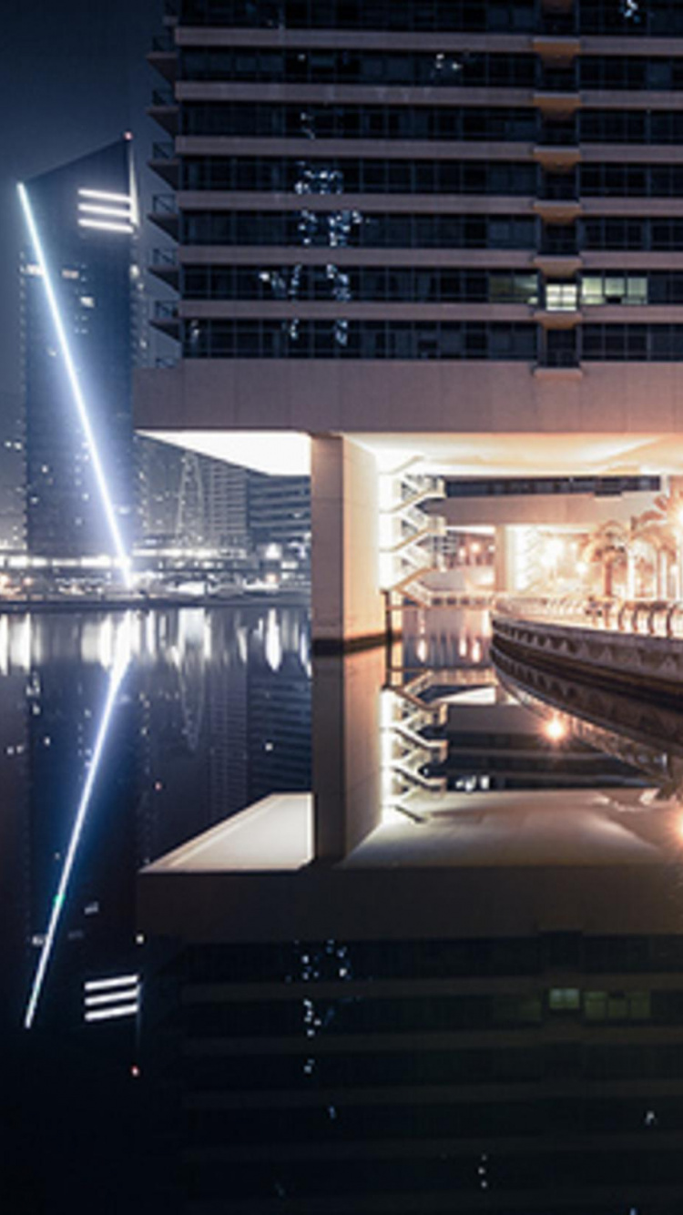 Обои отражение, небоскреб, ночь, архитектура, город в разрешении 750x1334