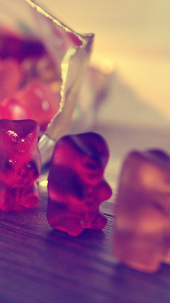 Обои Мишка Гамми, красный цвет, сладость, желатиновый десерт, конфеты в разрешении 720x1280