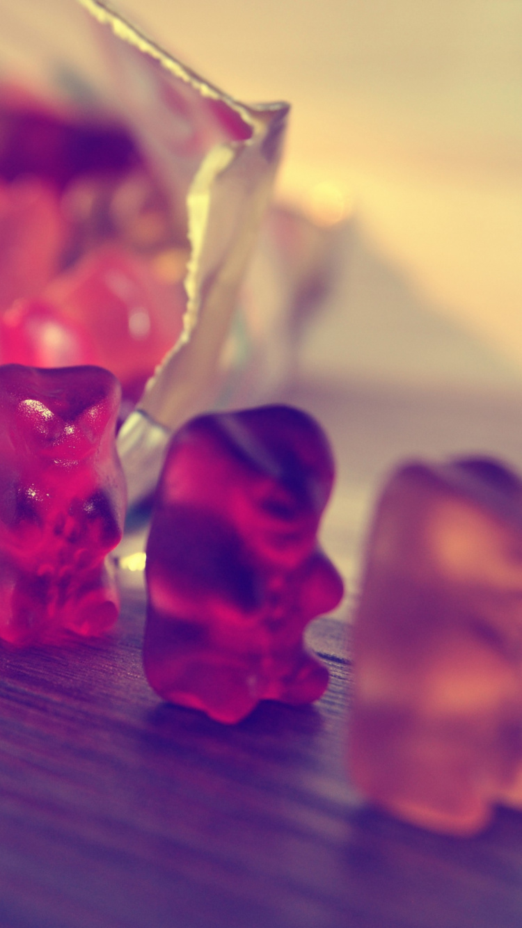 Обои Мишка Гамми, красный цвет, сладость, желатиновый десерт, конфеты в разрешении 750x1334