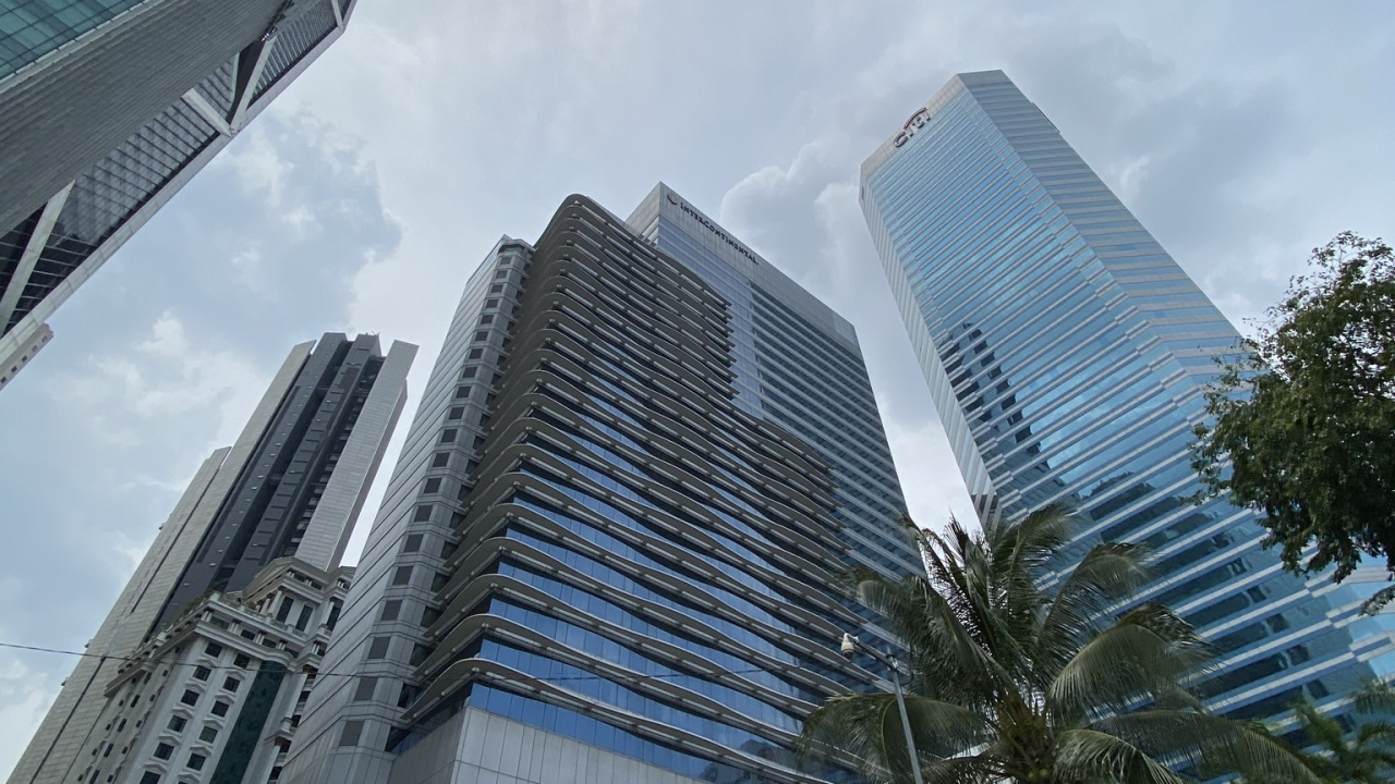 Обои небоскреб, дневное время, башня, город, коммерческое здание в разрешении 1280x720