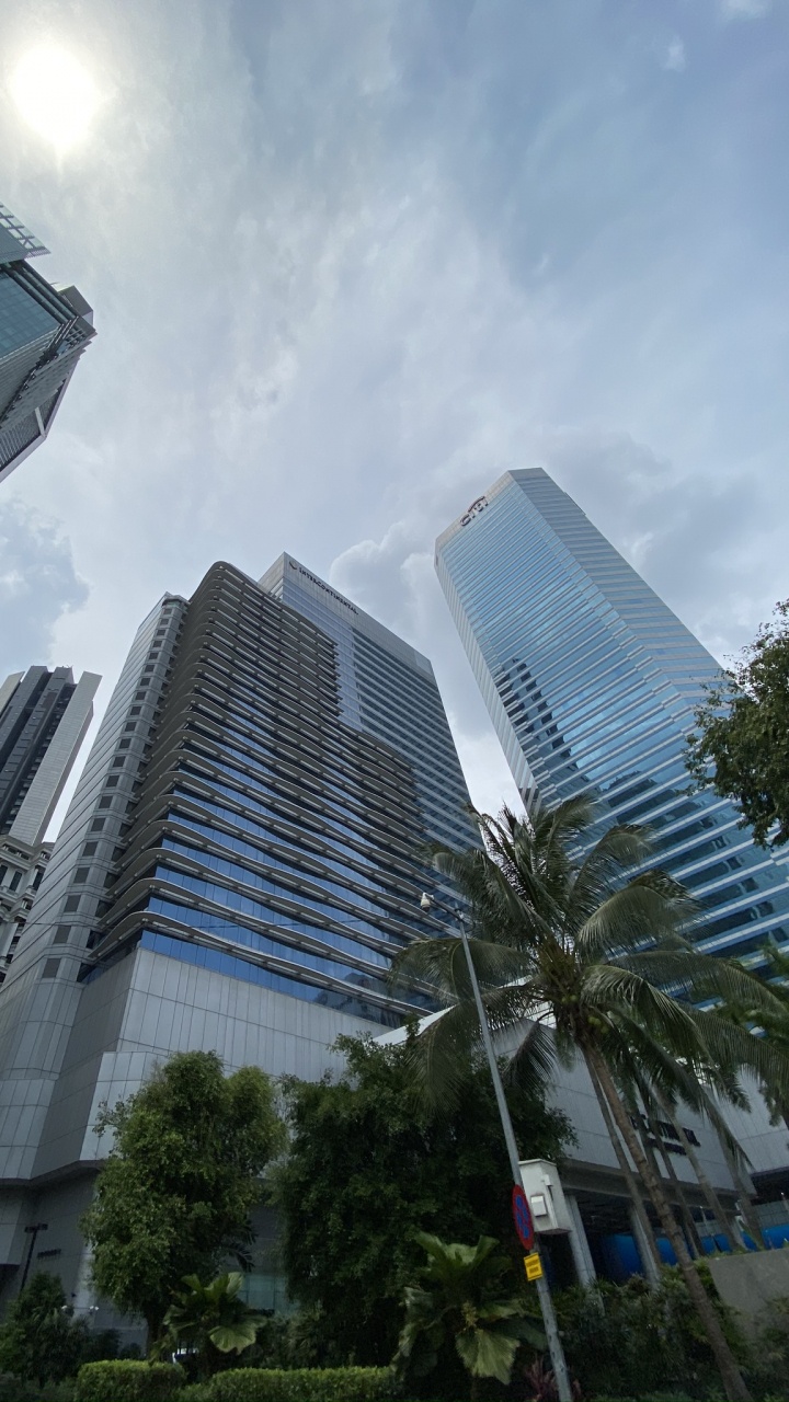 Обои небоскреб, дневное время, башня, город, коммерческое здание в разрешении 720x1280