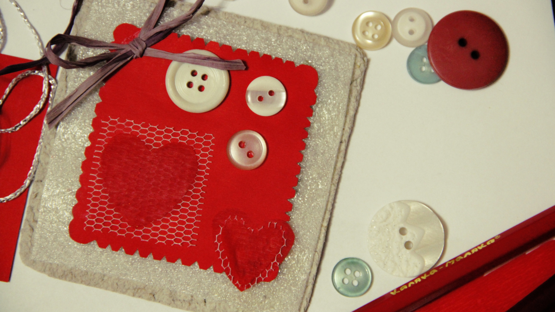 Обои ткань, кнопка, красный цвет, красный, пассмантери в разрешении 1920x1080