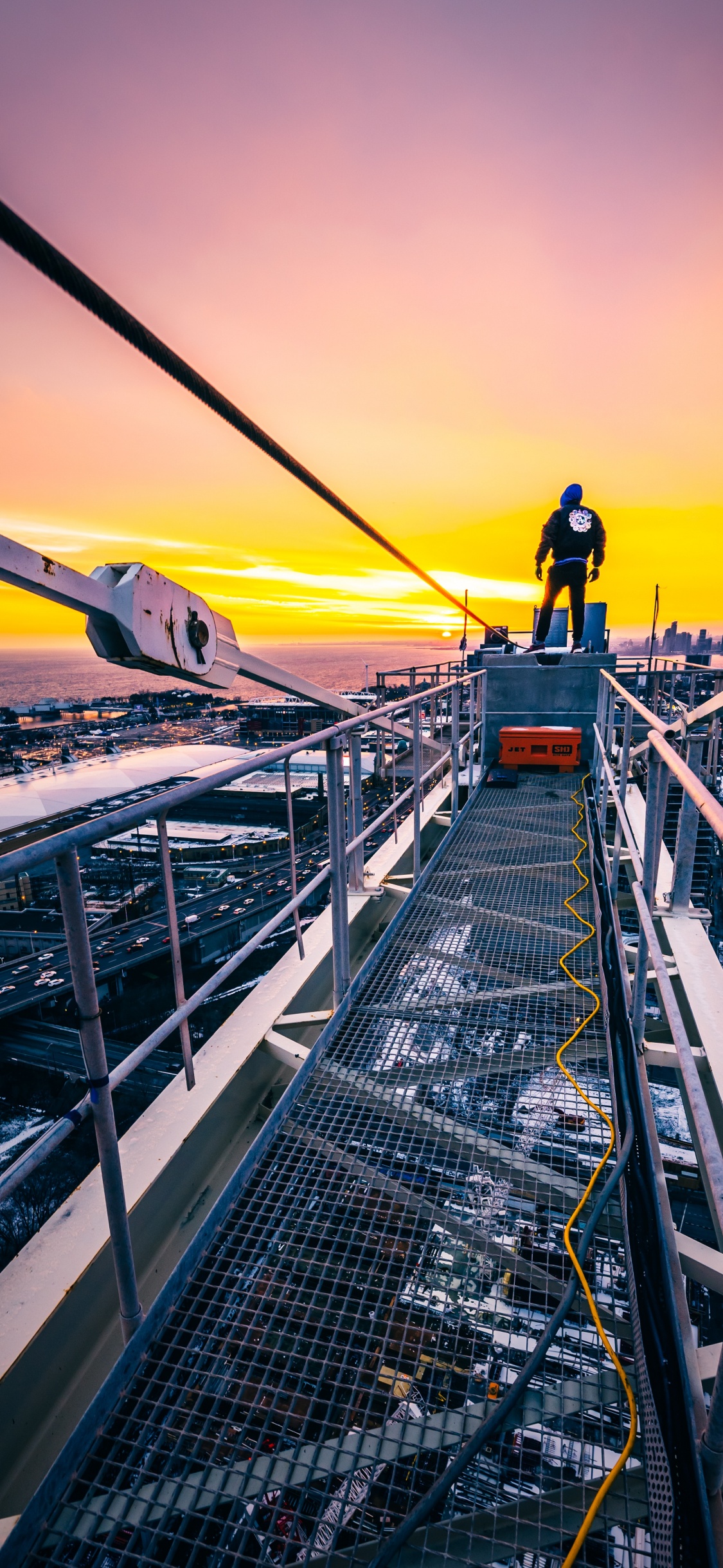 Обои желтый, закат, архитектура, воздушная линия, мост в разрешении 1125x2436