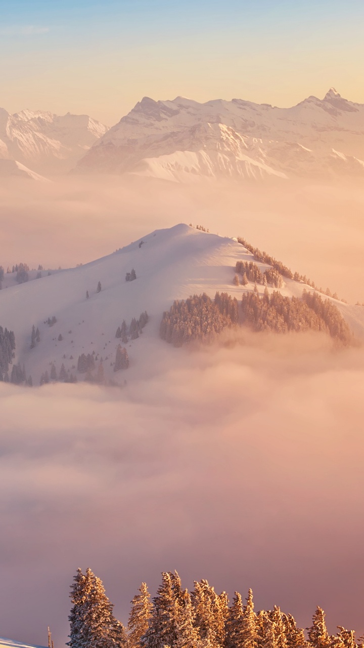 Обои гора, море облаков, горный хребет, горный рельеф, зима в разрешении 720x1280
