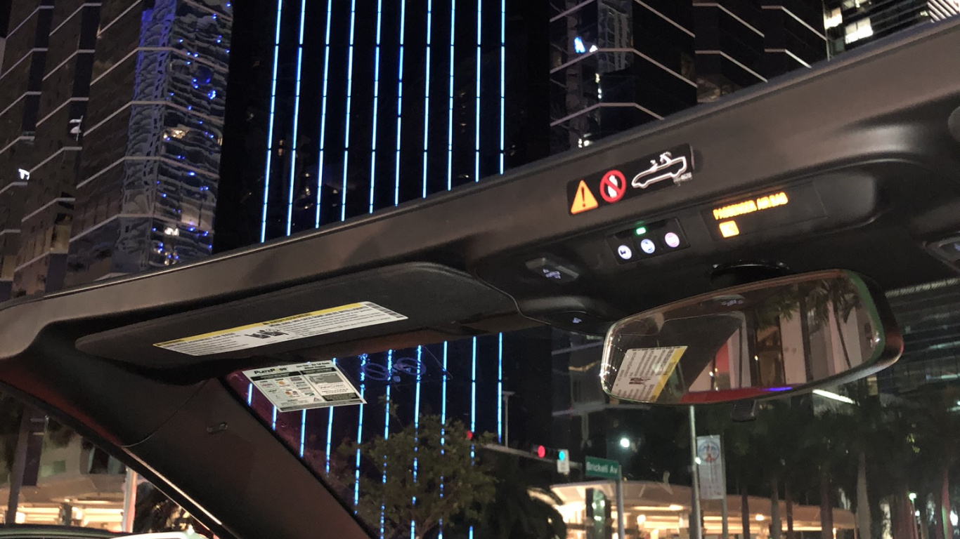 Обои Авто шоу, Король, компактный автомобиль, автомобиль среднего размера, представительский автомобиль в разрешении 1366x768