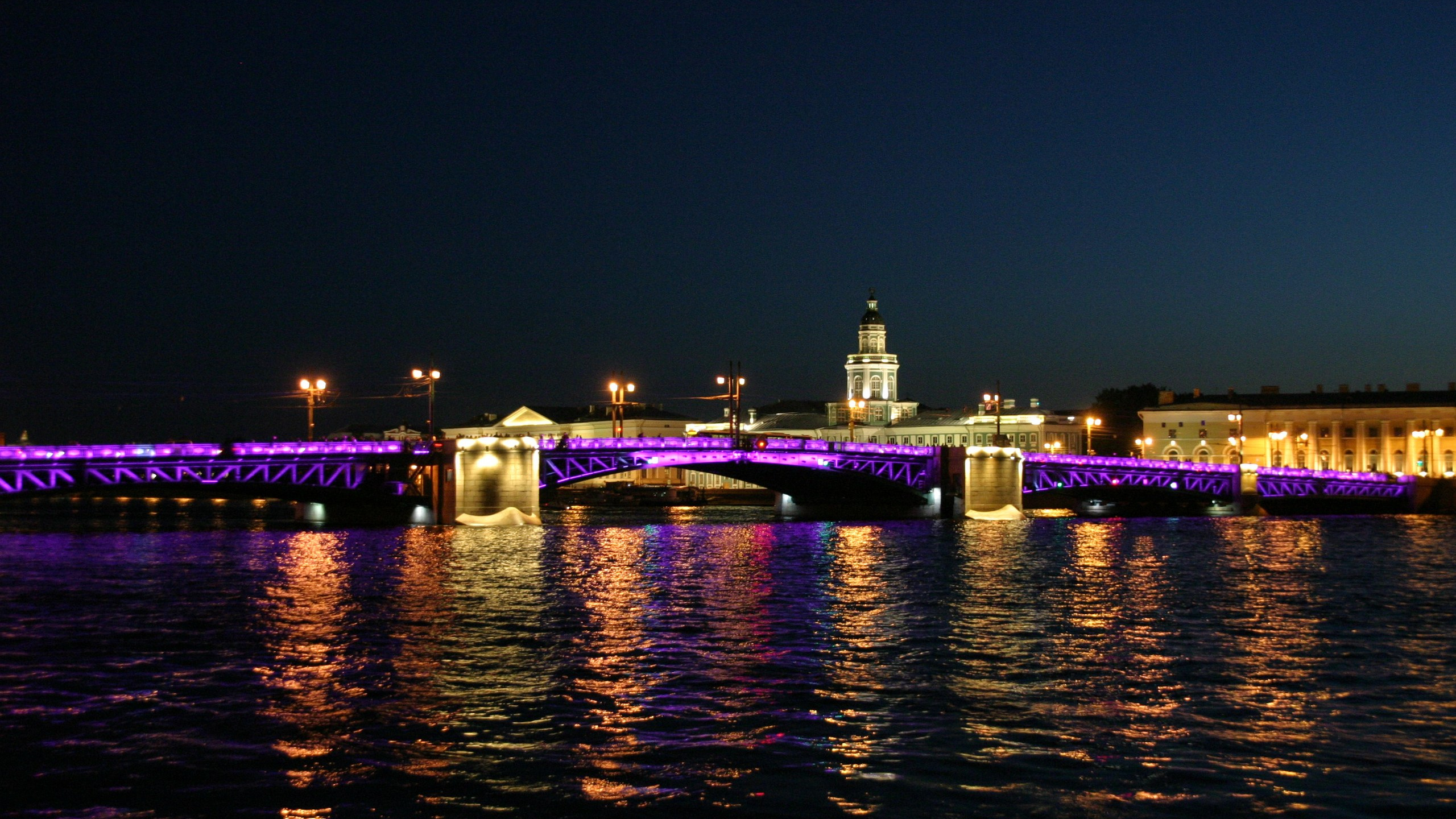 Обои отражение, Санкт Петербург, достопримечательность, ночь, вода в разрешении 2560x1440