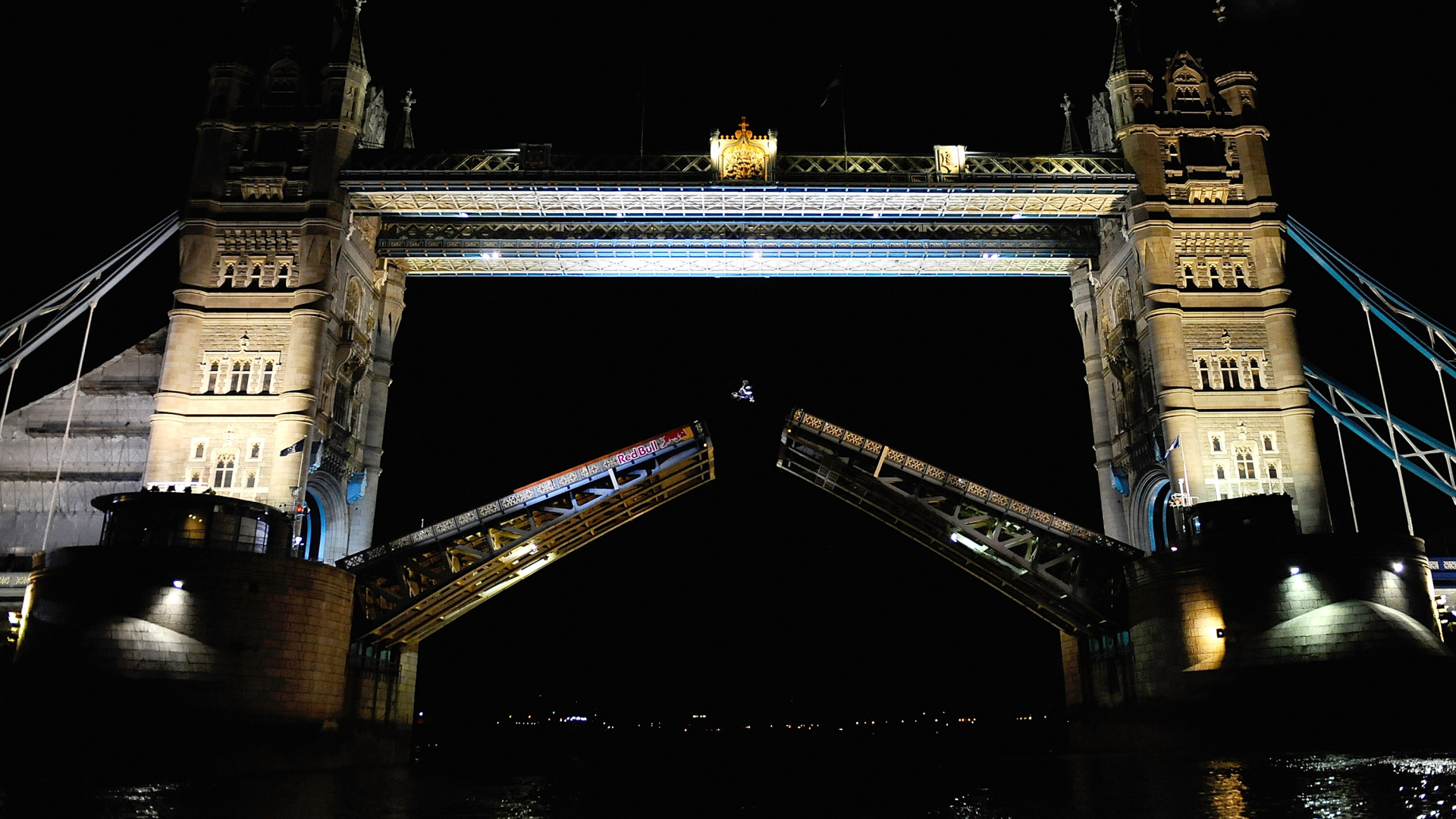 Обои тауэрский мост, лондонский Тауэр, Фристайл мотокросс, ночь, архитектура в разрешении 1920x1080