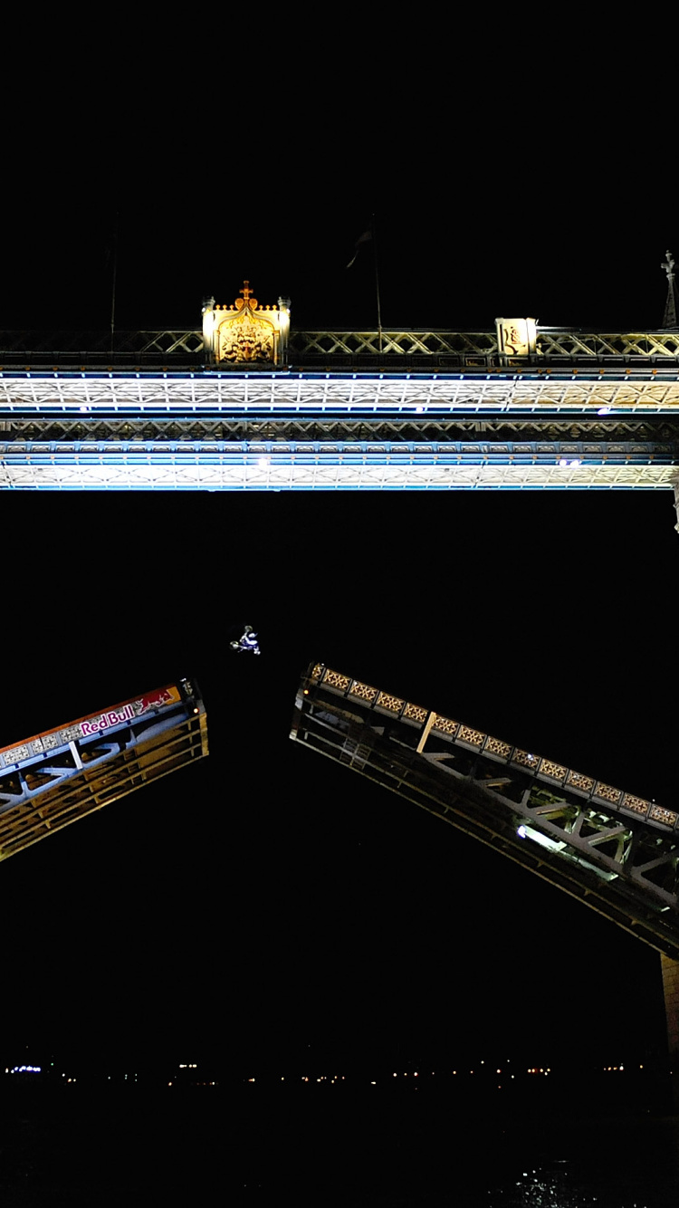 Обои тауэрский мост, лондонский Тауэр, Фристайл мотокросс, ночь, архитектура в разрешении 750x1334