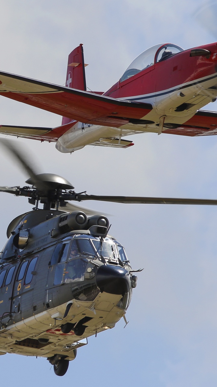 Обои винтокрылая машина, авиация, полет, воздушные силы, пропеллер в разрешении 720x1280