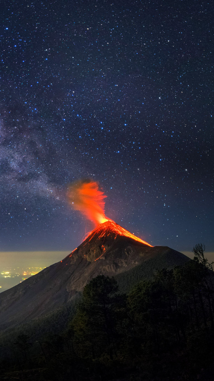 Обои Млечный Путь, вулкан, Галактика, природа, ночь в разрешении 750x1334