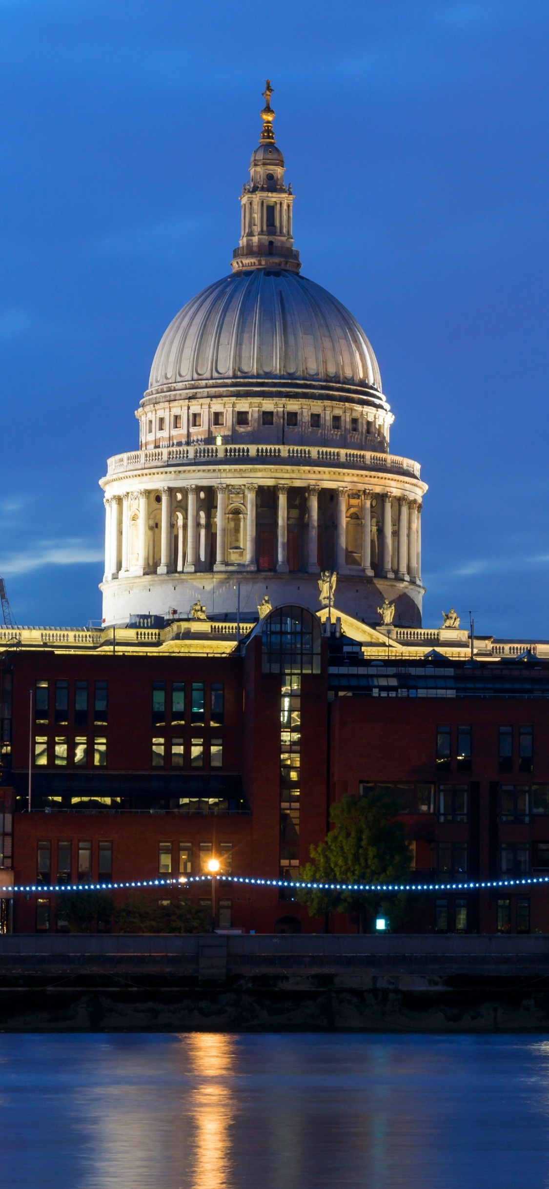 Обои ночь, ориентир, город, здание, метрополия в разрешении 1125x2436