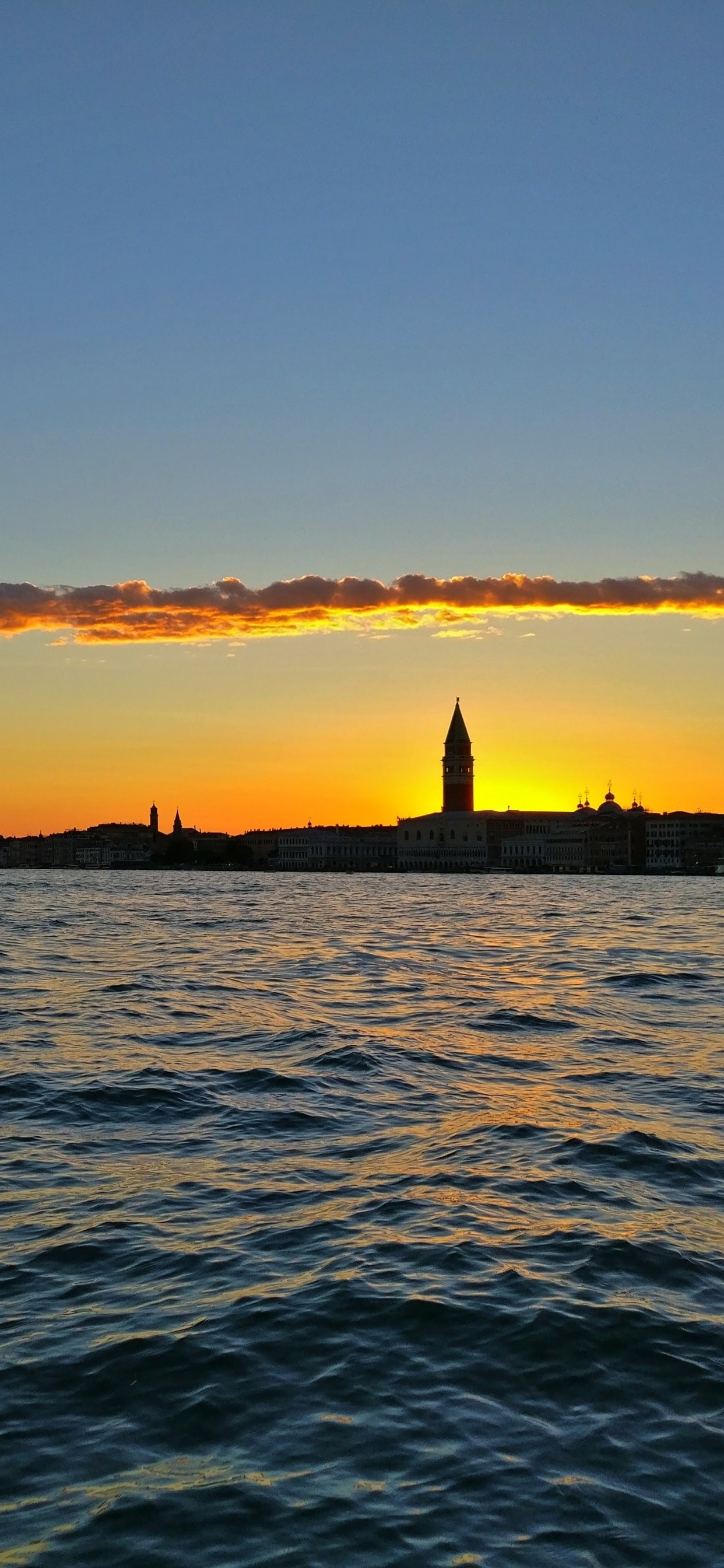 Обои горизонт, рассвет, закат, вода, вечер в разрешении 1242x2688